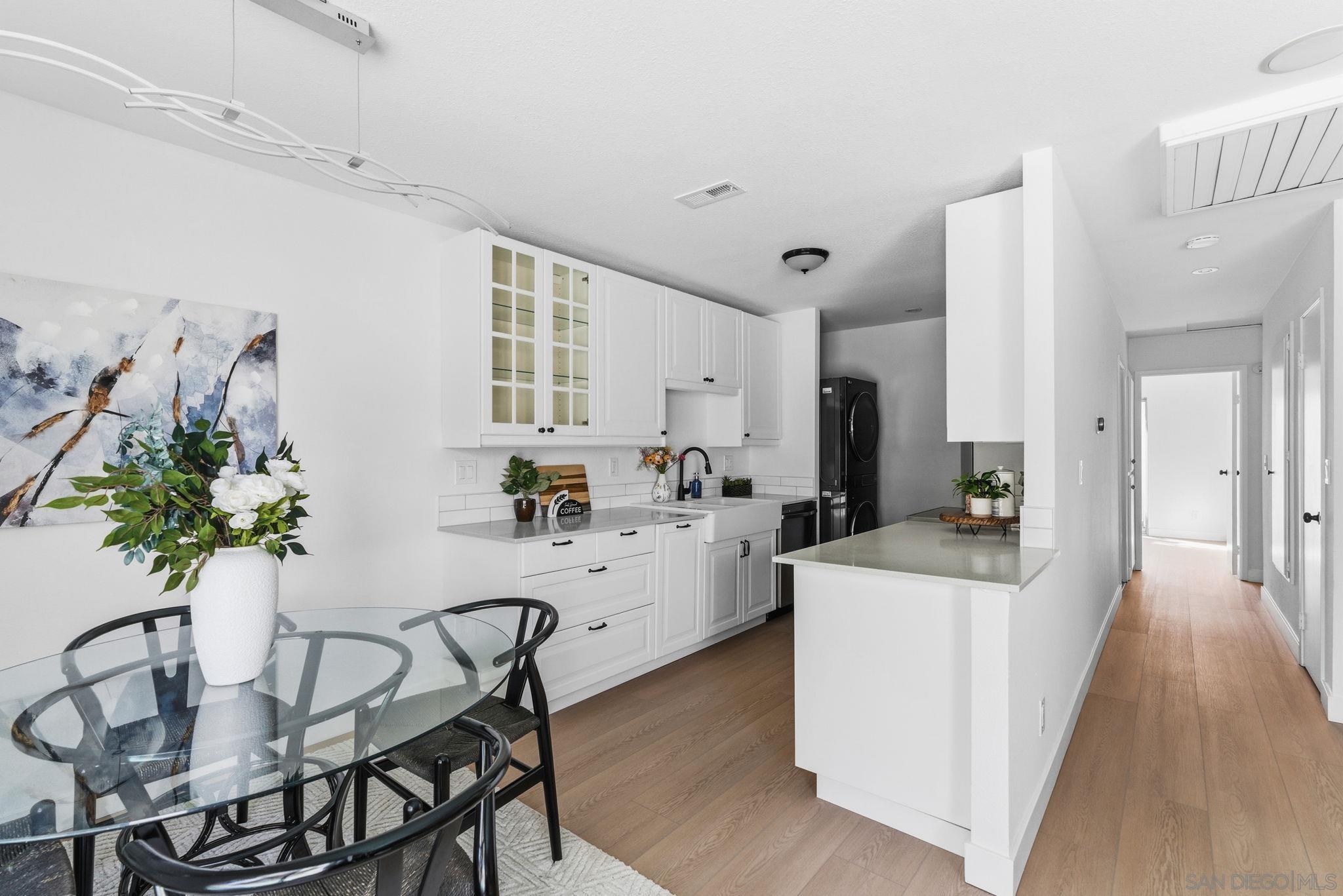 Detail Gallery Image 5 of 30 For 13779  Paseo Cardiel, San Diego,  CA 92129 - 4 Beds | 2 Baths