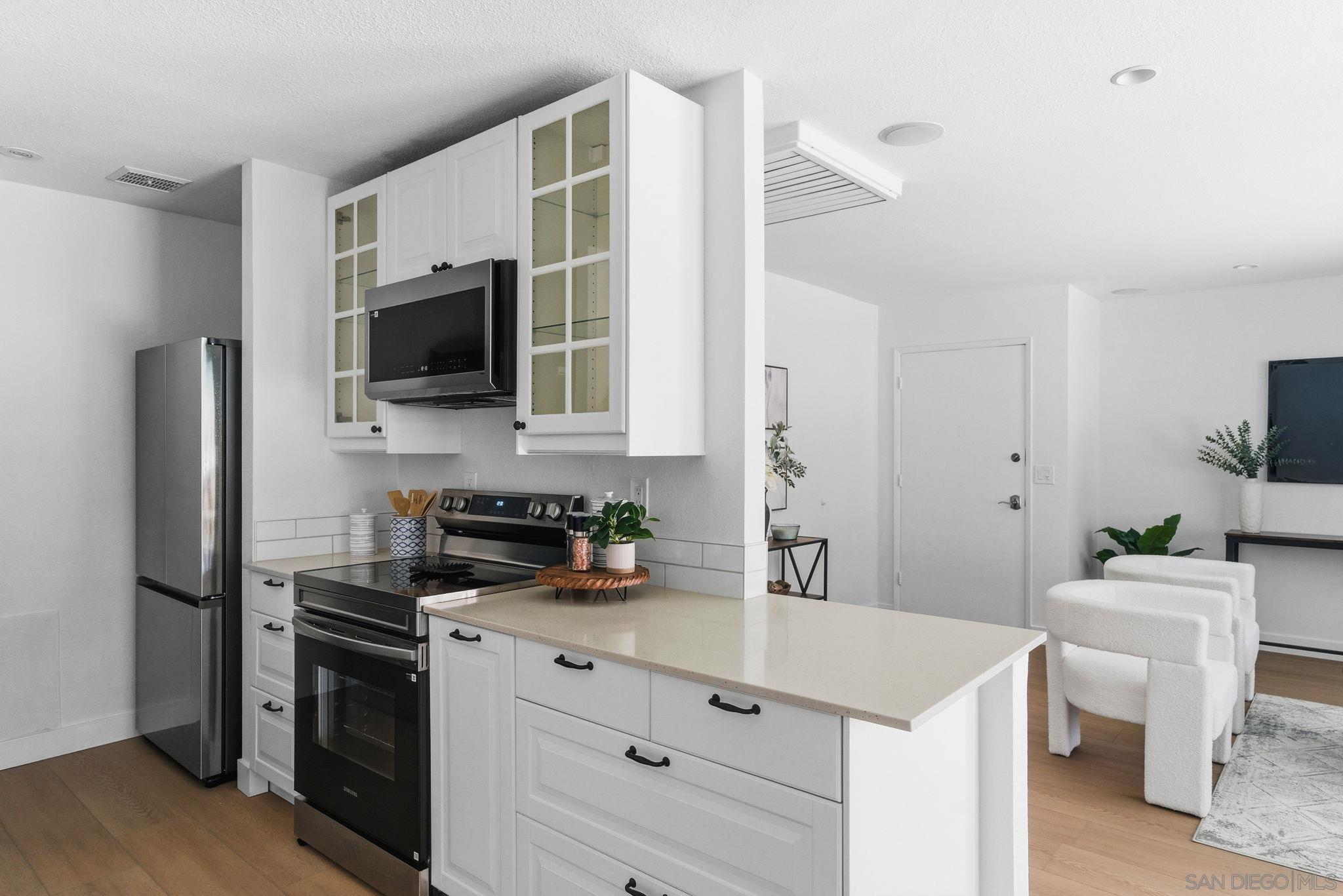 Detail Gallery Image 7 of 30 For 13779  Paseo Cardiel, San Diego,  CA 92129 - 4 Beds | 2 Baths