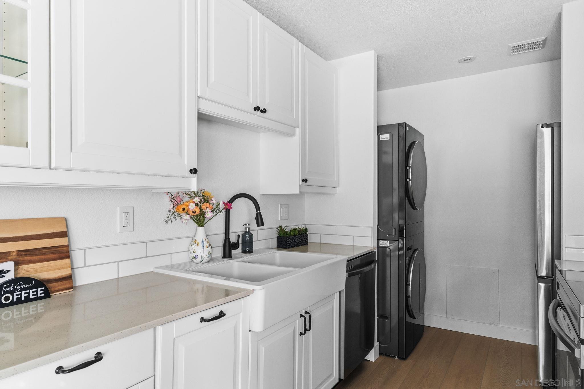 Detail Gallery Image 8 of 30 For 13779  Paseo Cardiel, San Diego,  CA 92129 - 4 Beds | 2 Baths