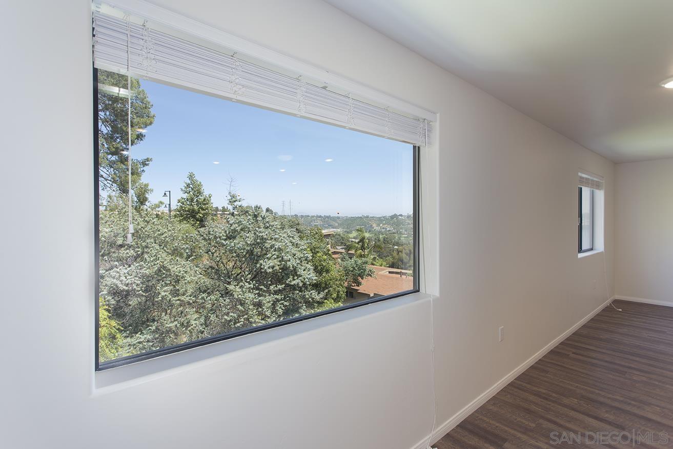 Detail Gallery Image 5 of 6 For 5978  Lauretta Street, San Diego,  CA 92110 - 4 Beds | 3/1 Baths