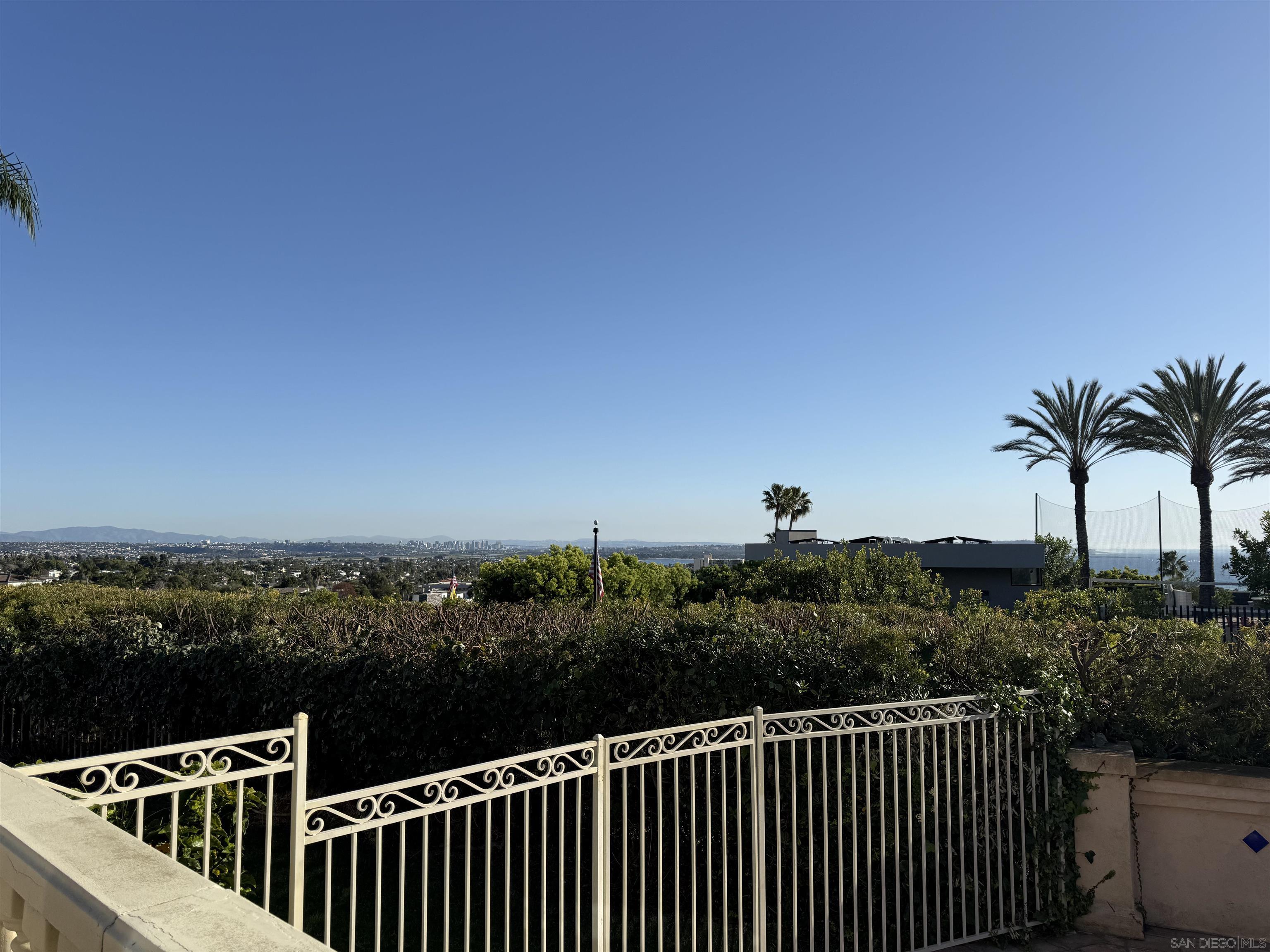 Detail Gallery Image 17 of 27 For 5432  Candlelight Drive, La Jolla,  CA 92037 - 5 Beds | 3 Baths