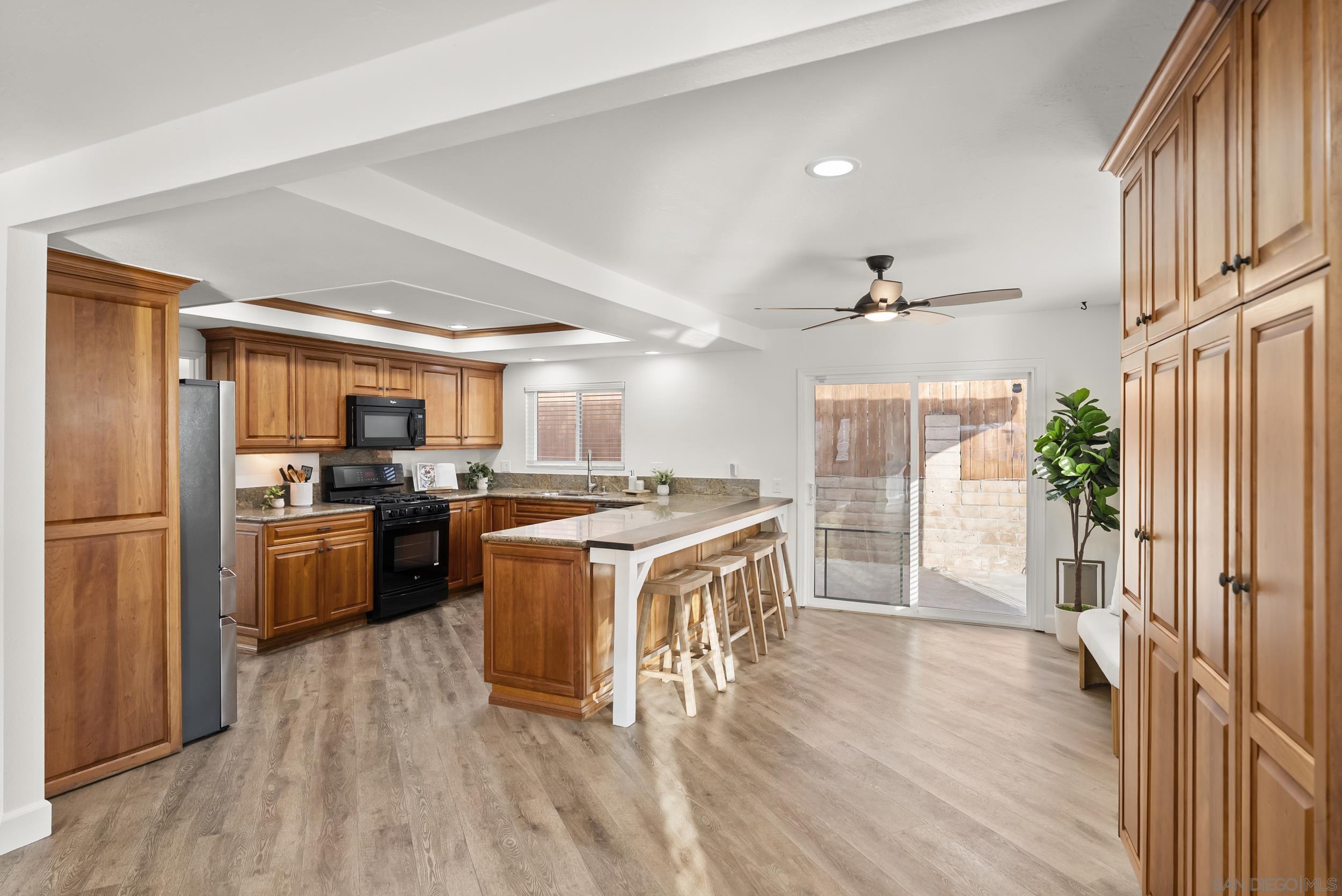 Detail Gallery Image 12 of 54 For 1918  Odell Cir, Vista,  CA 92084 - 3 Beds | 2/1 Baths