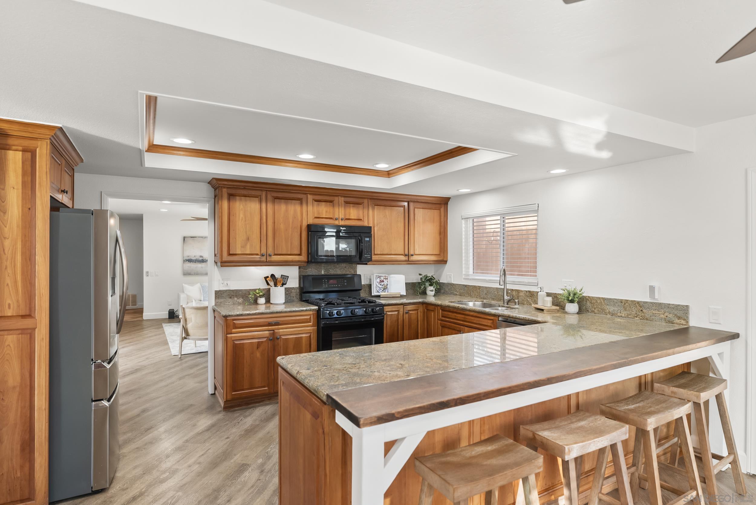 Detail Gallery Image 13 of 54 For 1918  Odell Cir, Vista,  CA 92084 - 3 Beds | 2/1 Baths