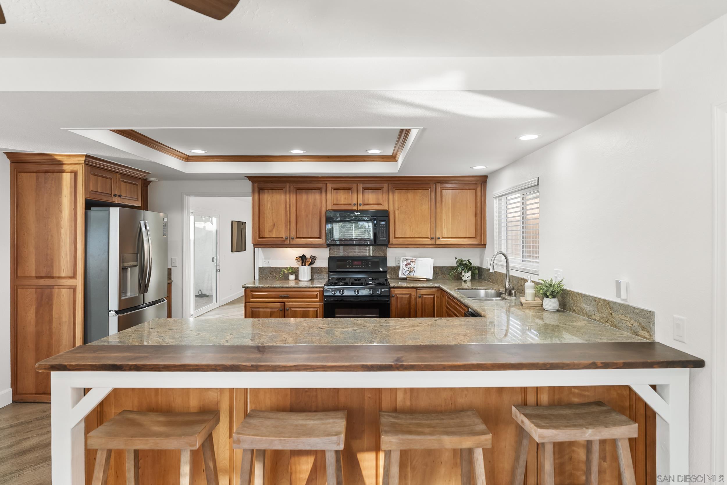 Detail Gallery Image 14 of 54 For 1918  Odell Cir, Vista,  CA 92084 - 3 Beds | 2/1 Baths