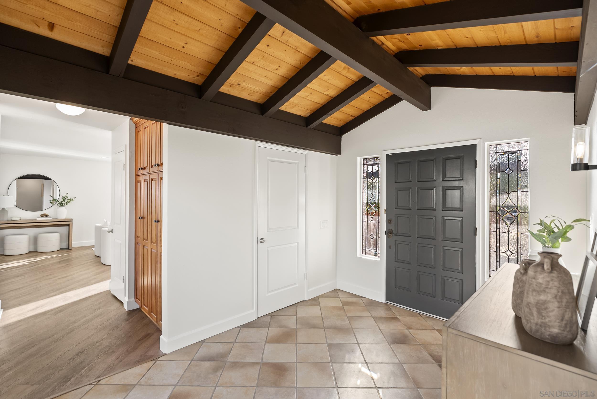 Detail Gallery Image 3 of 54 For 1918  Odell Cir, Vista,  CA 92084 - 3 Beds | 2/1 Baths