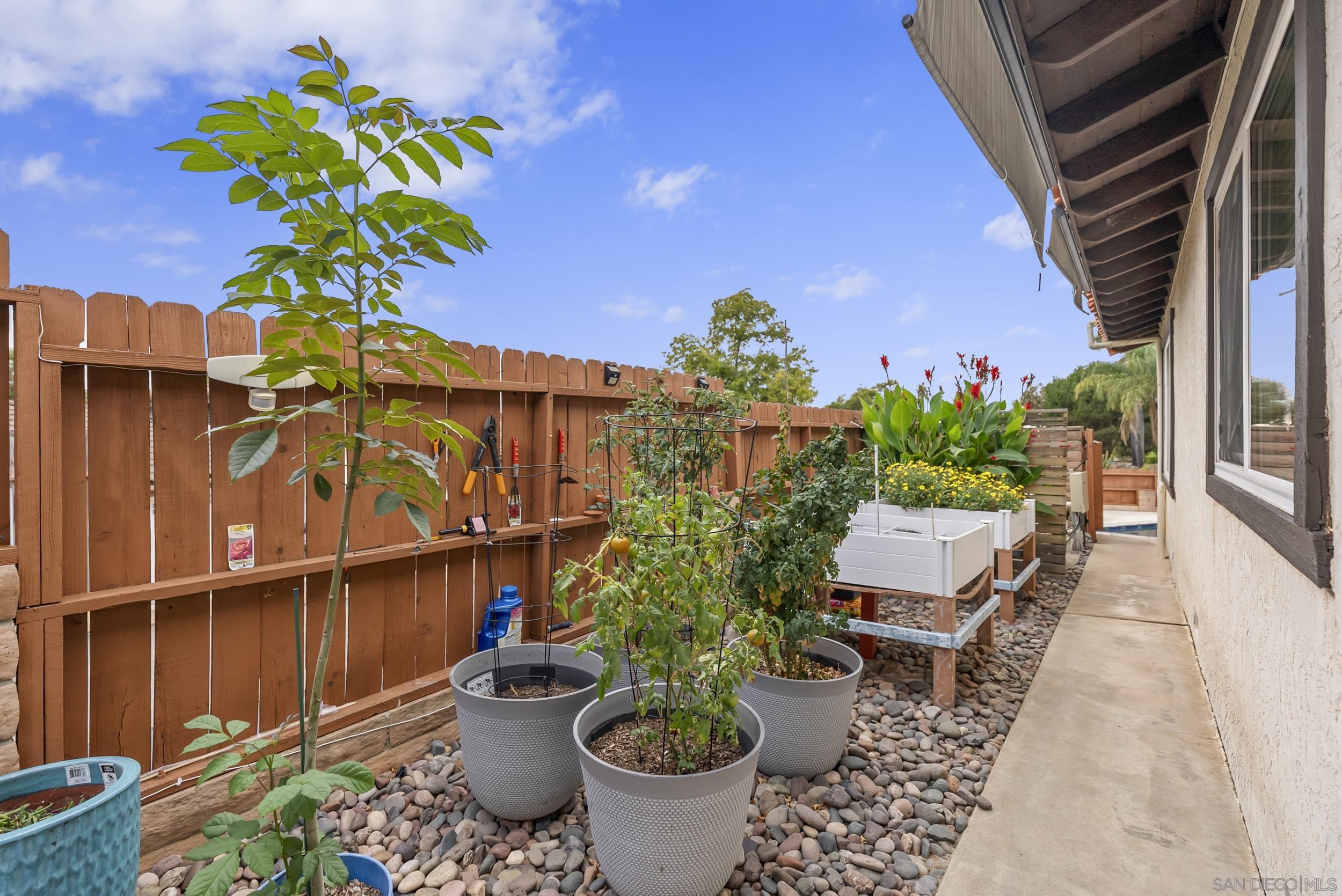 Detail Gallery Image 42 of 54 For 1918  Odell Cir, Vista,  CA 92084 - 3 Beds | 2/1 Baths