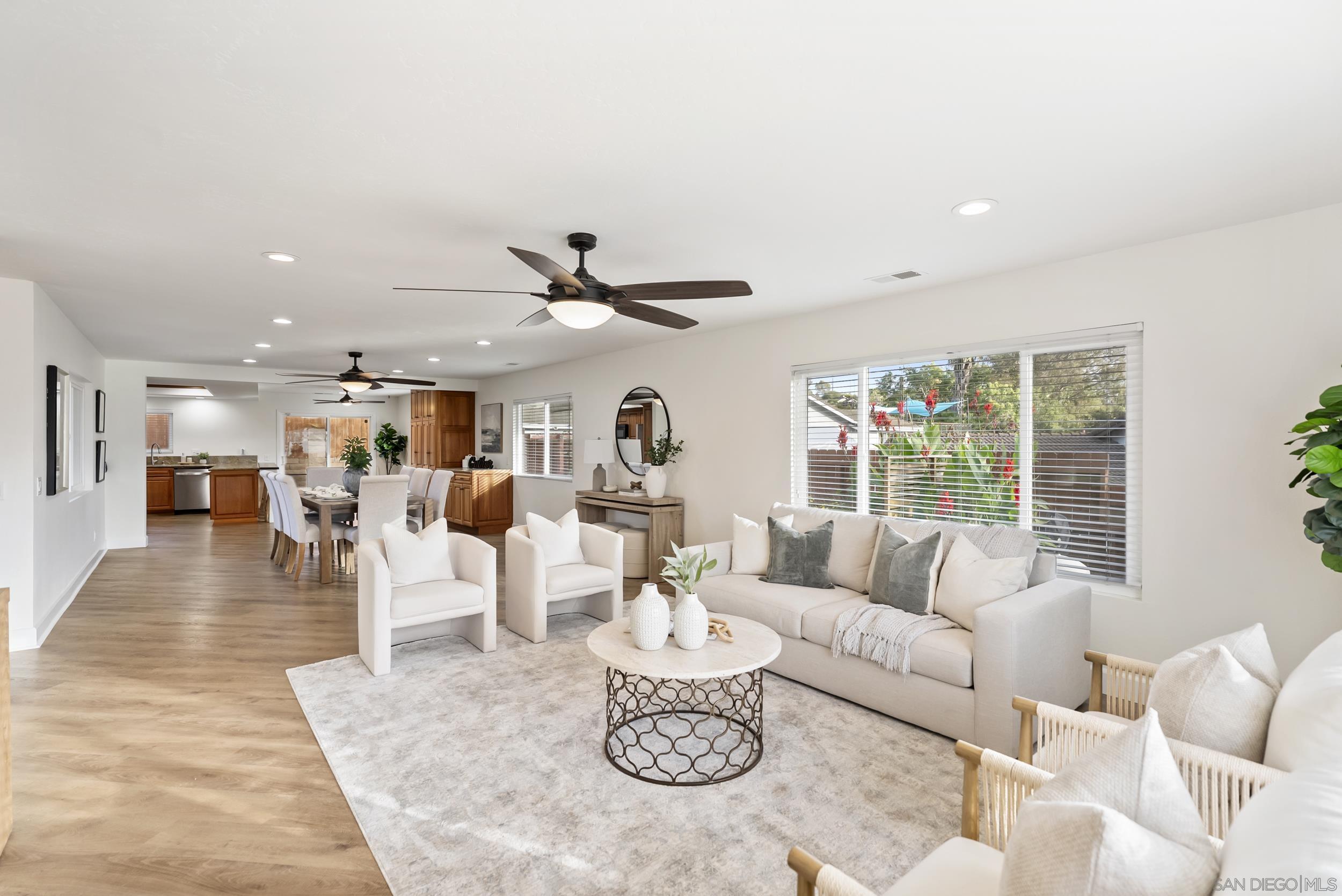 Detail Gallery Image 8 of 54 For 1918  Odell Cir, Vista,  CA 92084 - 3 Beds | 2/1 Baths