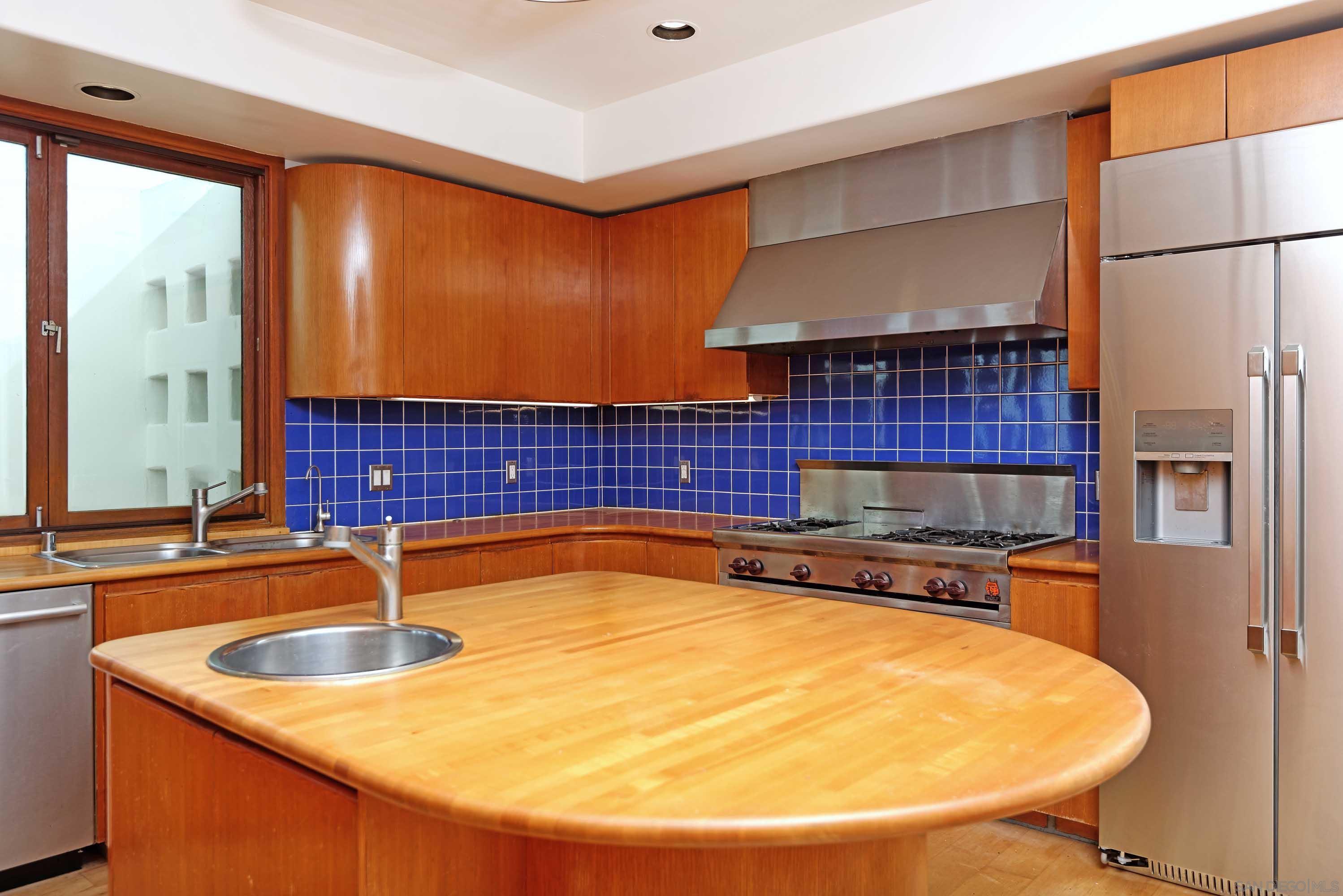 Detail Gallery Image 11 of 41 For 2320  Camino Del Collado, La Jolla,  CA 92037 - 3 Beds | 4 Baths