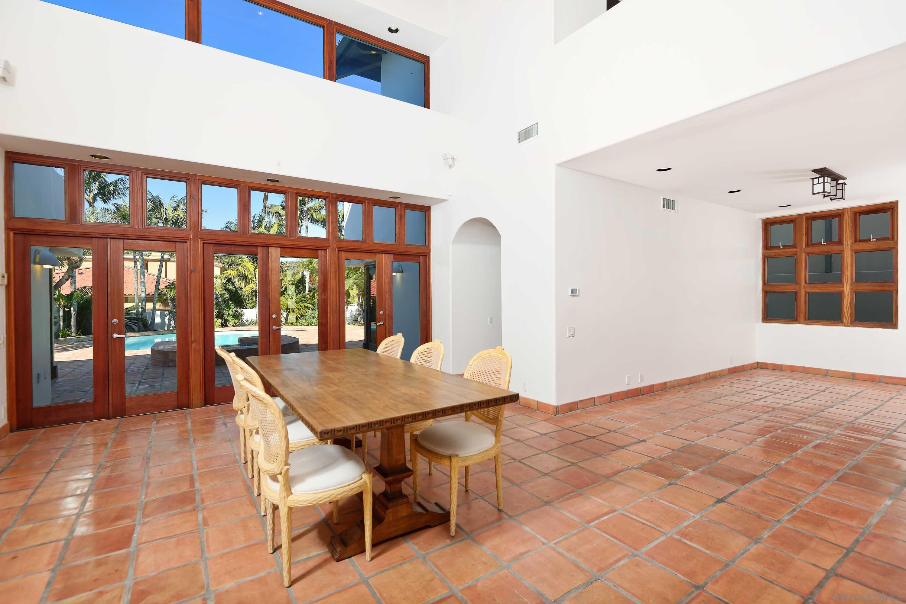 Detail Gallery Image 13 of 41 For 2320  Camino Del Collado, La Jolla,  CA 92037 - 3 Beds | 4 Baths