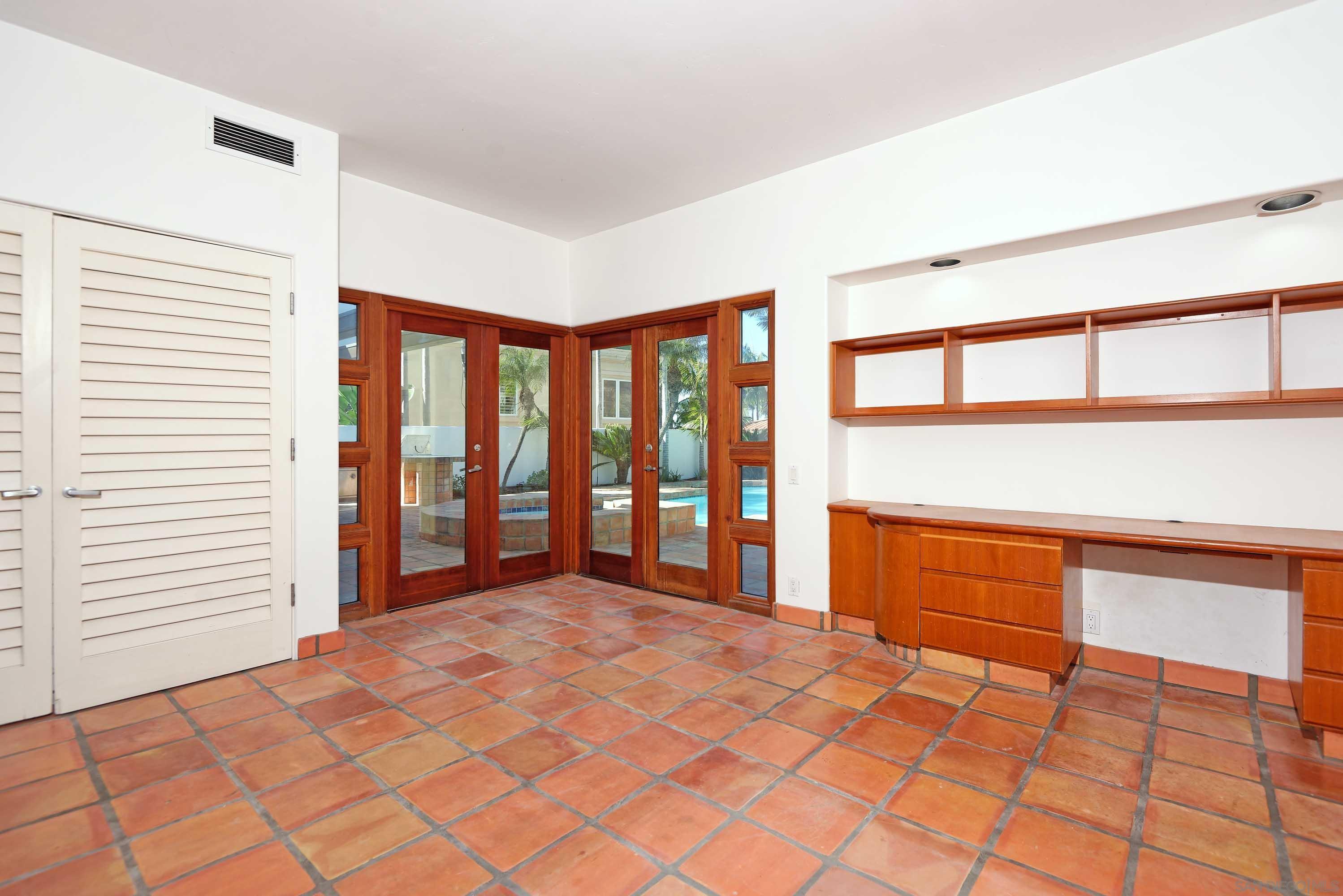 Detail Gallery Image 17 of 41 For 2320  Camino Del Collado, La Jolla,  CA 92037 - 3 Beds | 4 Baths