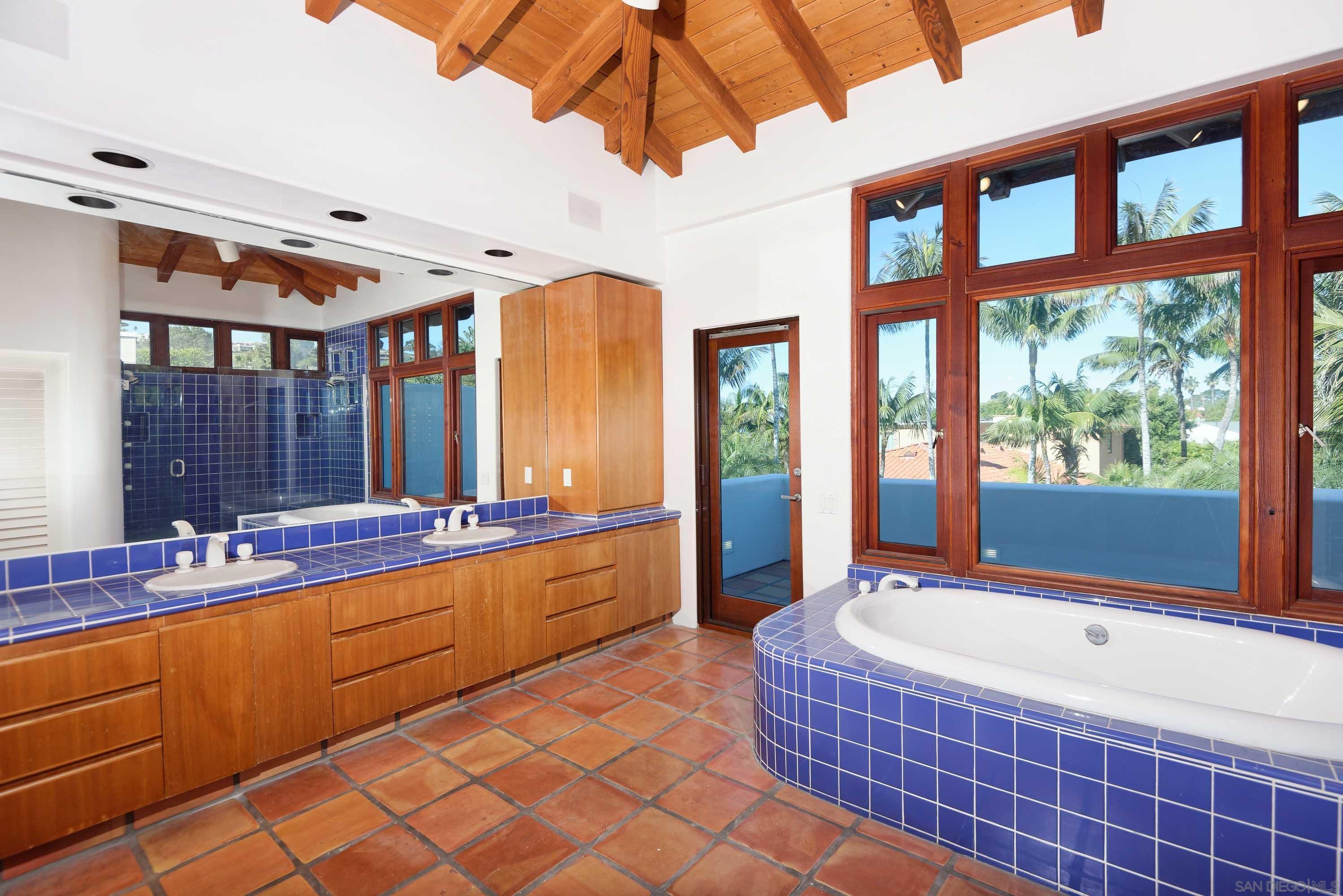 Detail Gallery Image 23 of 41 For 2320  Camino Del Collado, La Jolla,  CA 92037 - 3 Beds | 4 Baths