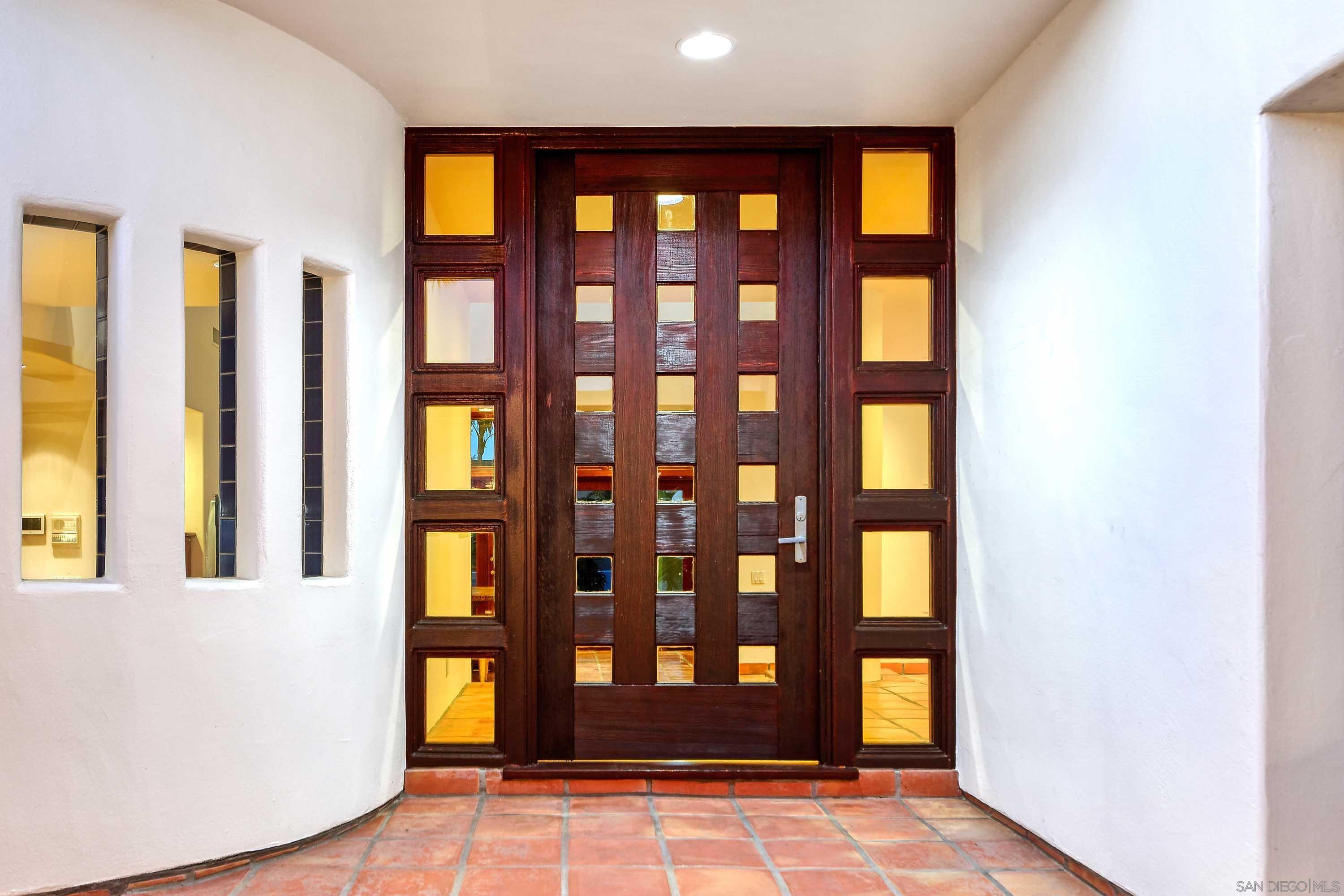 Detail Gallery Image 36 of 41 For 2320  Camino Del Collado, La Jolla,  CA 92037 - 3 Beds | 4 Baths