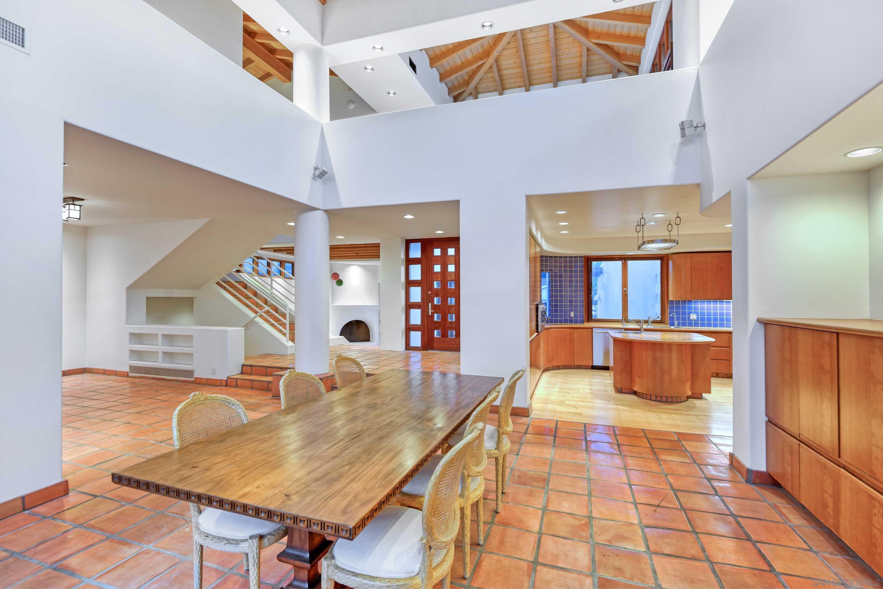 Detail Gallery Image 8 of 41 For 2320  Camino Del Collado, La Jolla,  CA 92037 - 3 Beds | 4 Baths