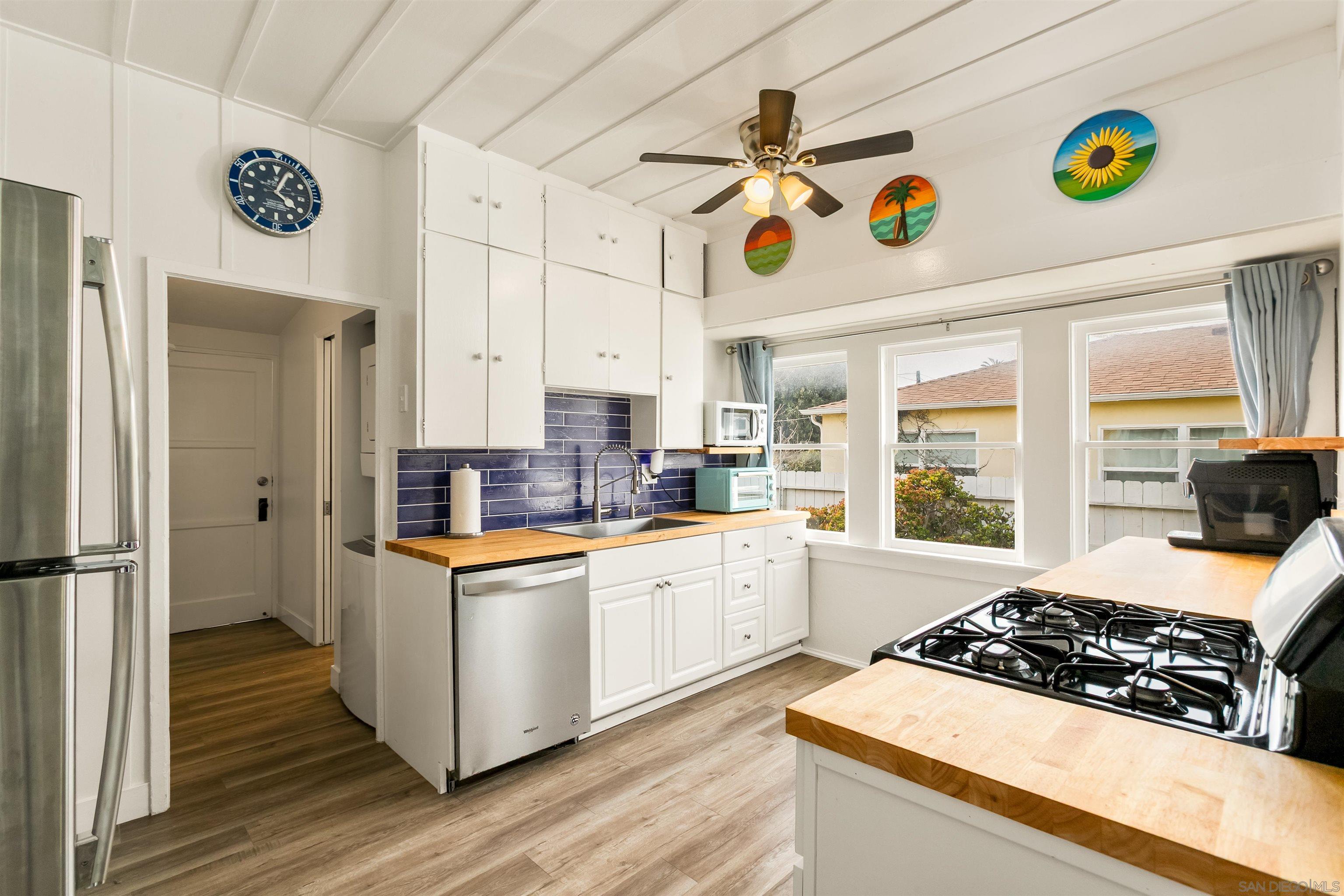 Detail Gallery Image 11 of 48 For 4963  Long Branch Ave, San Diego,  CA 92107 - 3 Beds | 2 Baths