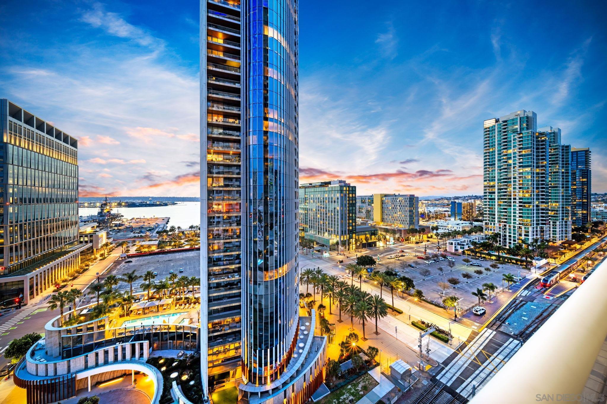 Detail Gallery Image 2 of 53 For 700 W E St  1502, San Diego,  CA 92101 - 2 Beds | 2 Baths