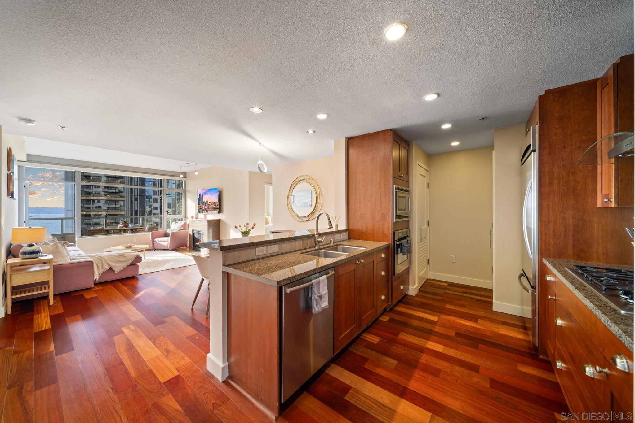 Detail Gallery Image 13 of 53 For 700 W E St  1502, San Diego,  CA 92101 - 2 Beds | 2 Baths