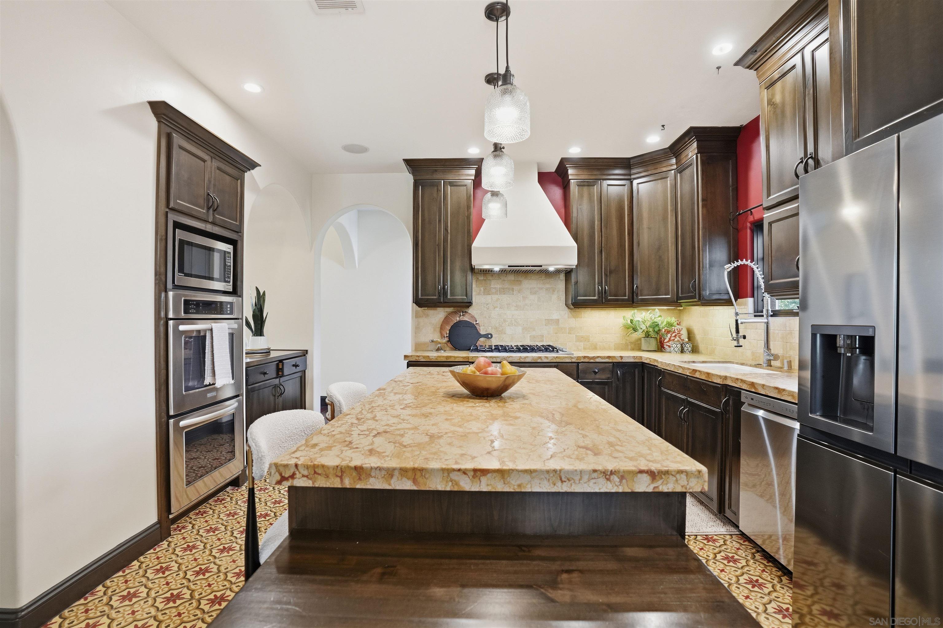 Detail Gallery Image 12 of 45 For 258  H Ave, Coronado,  CA 92118 - 7 Beds | 5/1 Baths