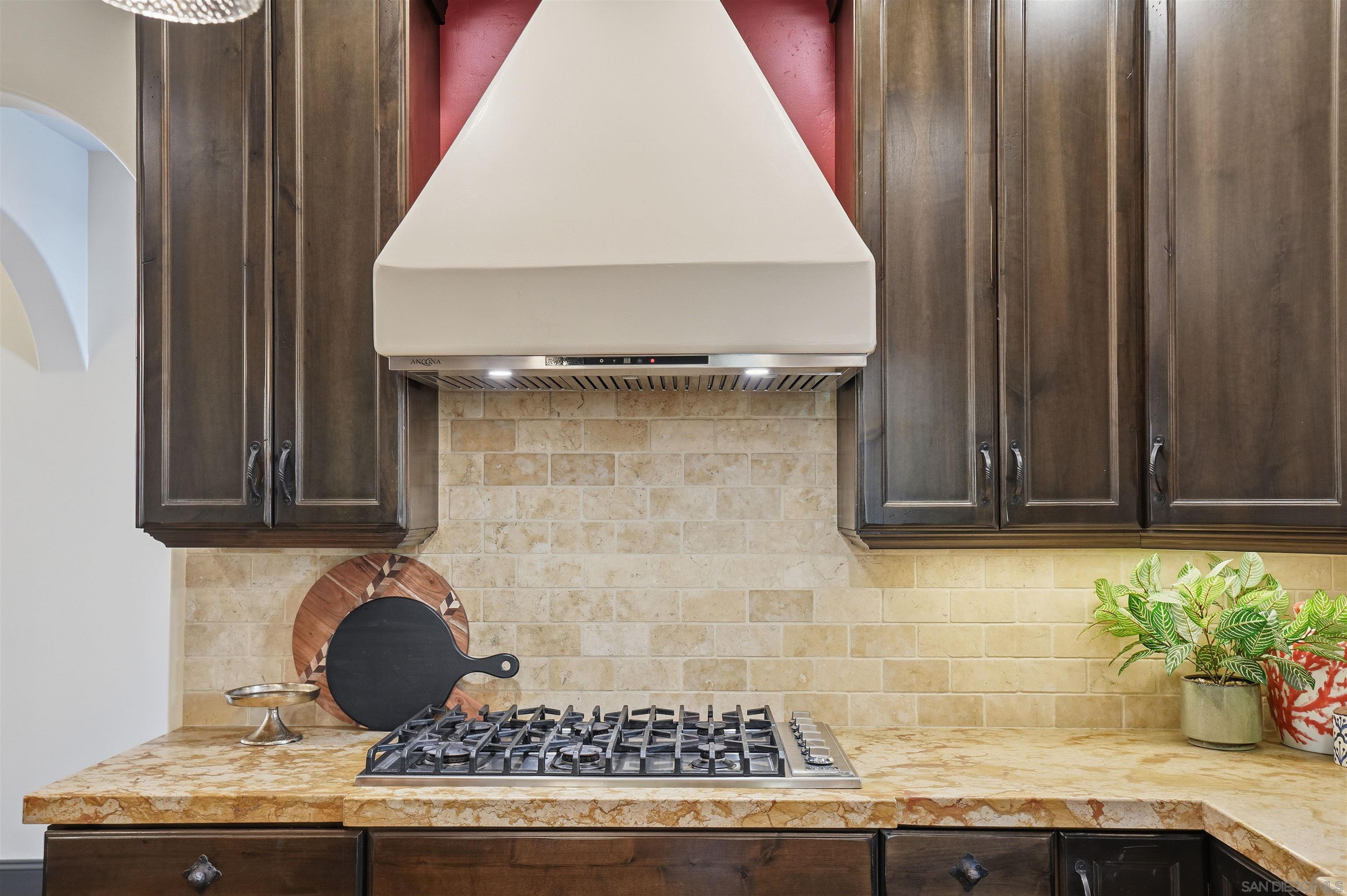 Detail Gallery Image 13 of 45 For 258  H Ave, Coronado,  CA 92118 - 7 Beds | 5/1 Baths