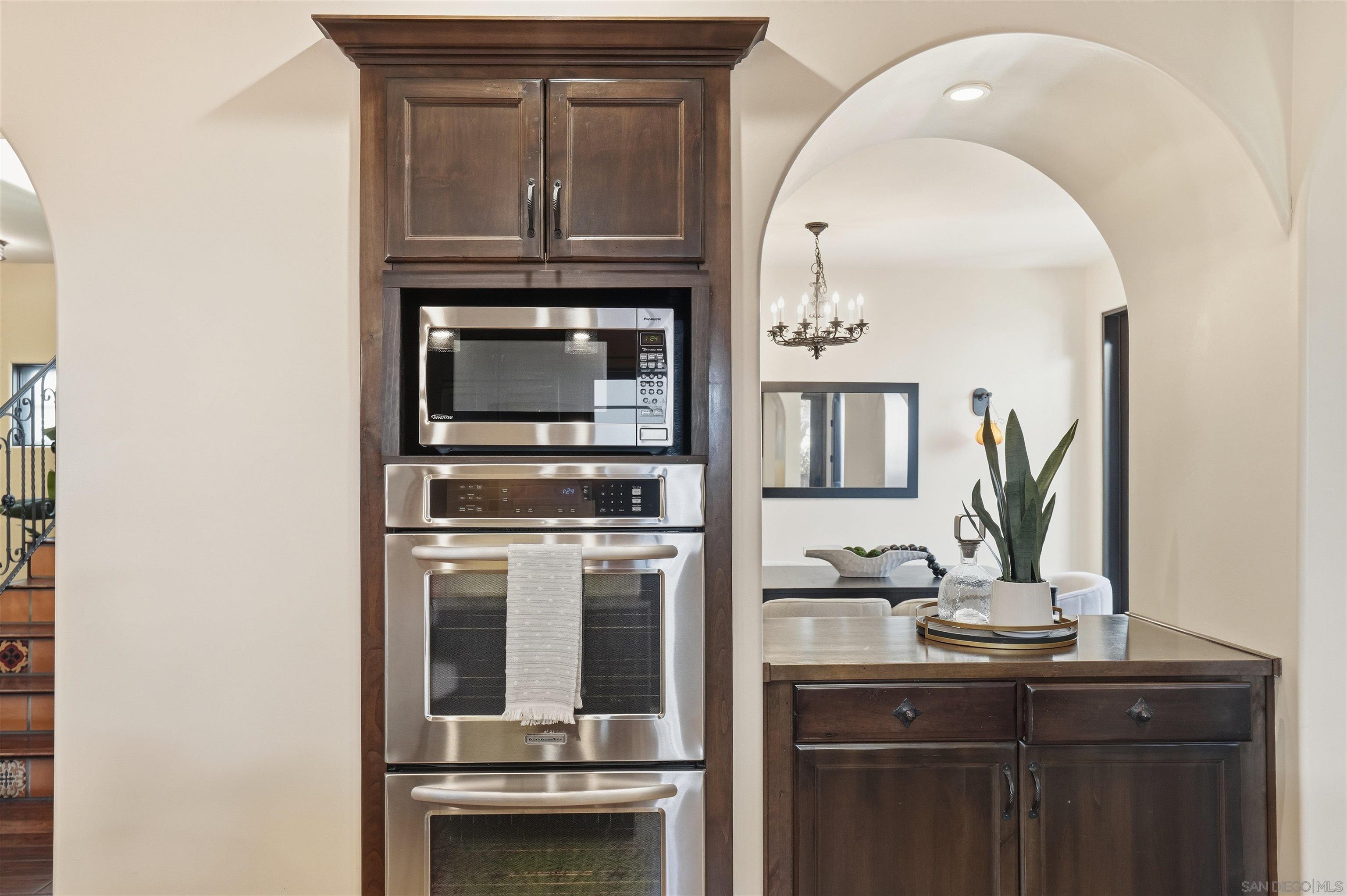 Detail Gallery Image 14 of 45 For 258  H Ave, Coronado,  CA 92118 - 7 Beds | 5/1 Baths