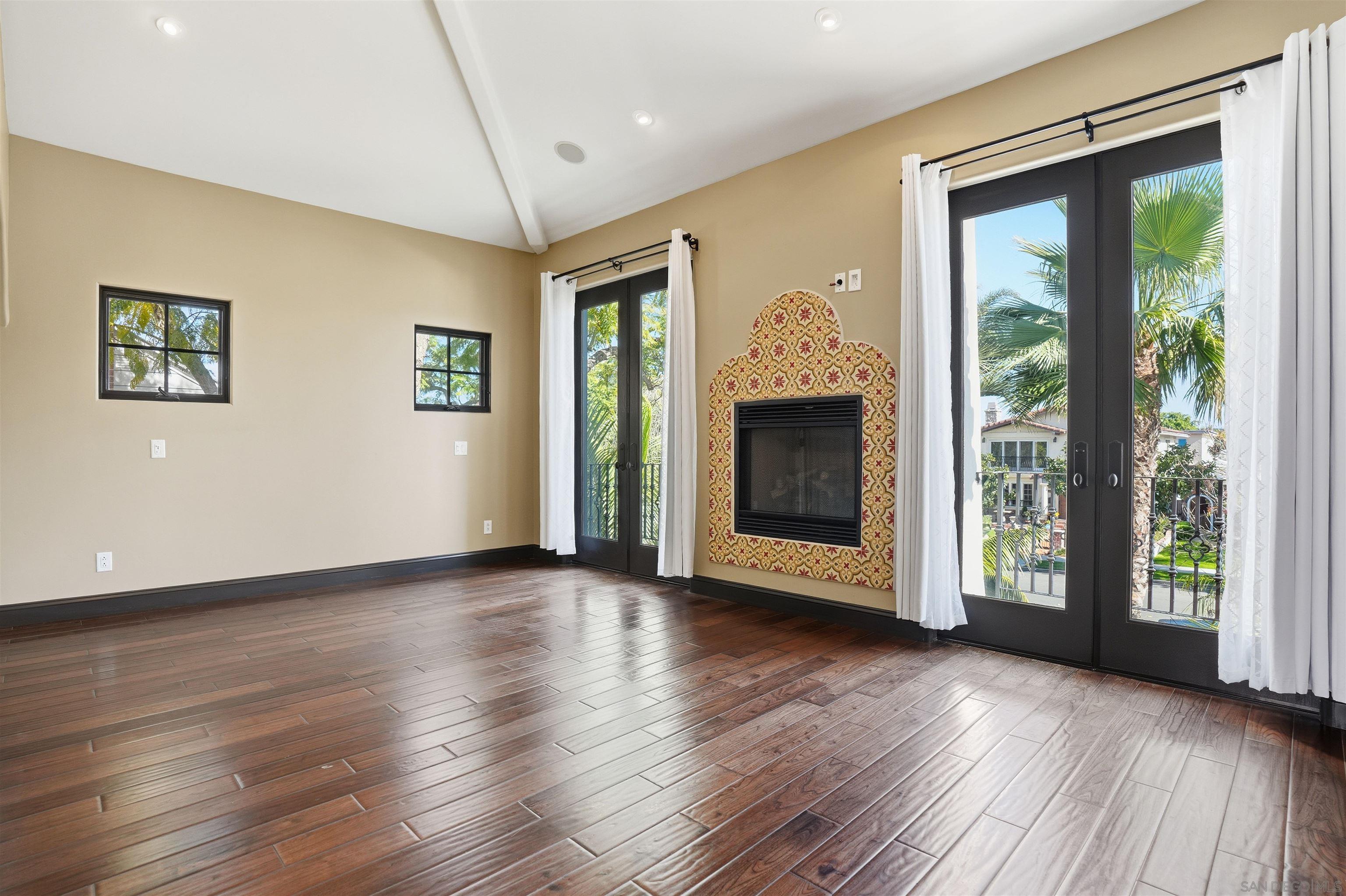 Detail Gallery Image 22 of 45 For 258  H Ave, Coronado,  CA 92118 - 7 Beds | 5/1 Baths