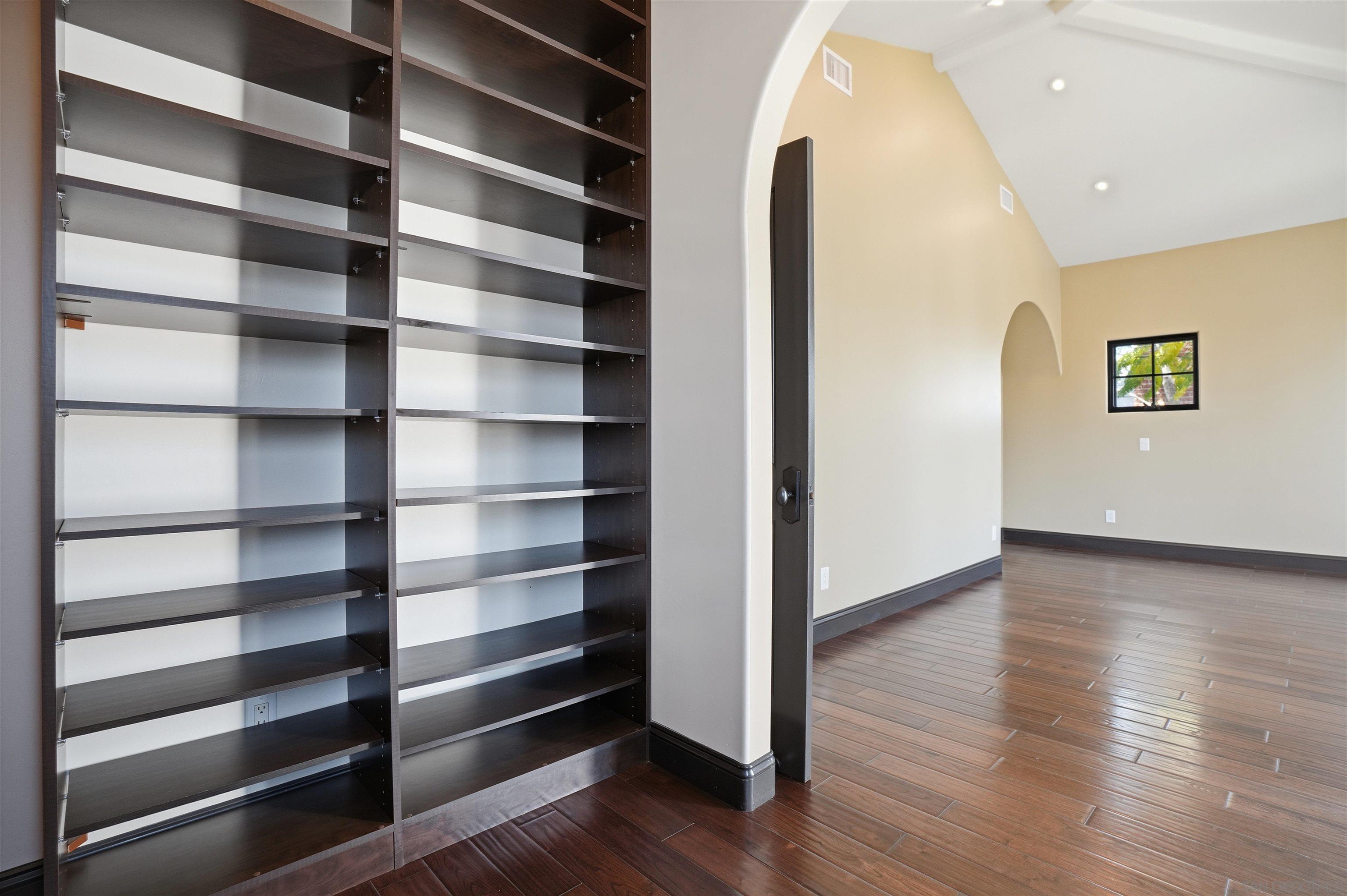 Detail Gallery Image 28 of 45 For 258  H Ave, Coronado,  CA 92118 - 7 Beds | 5/1 Baths