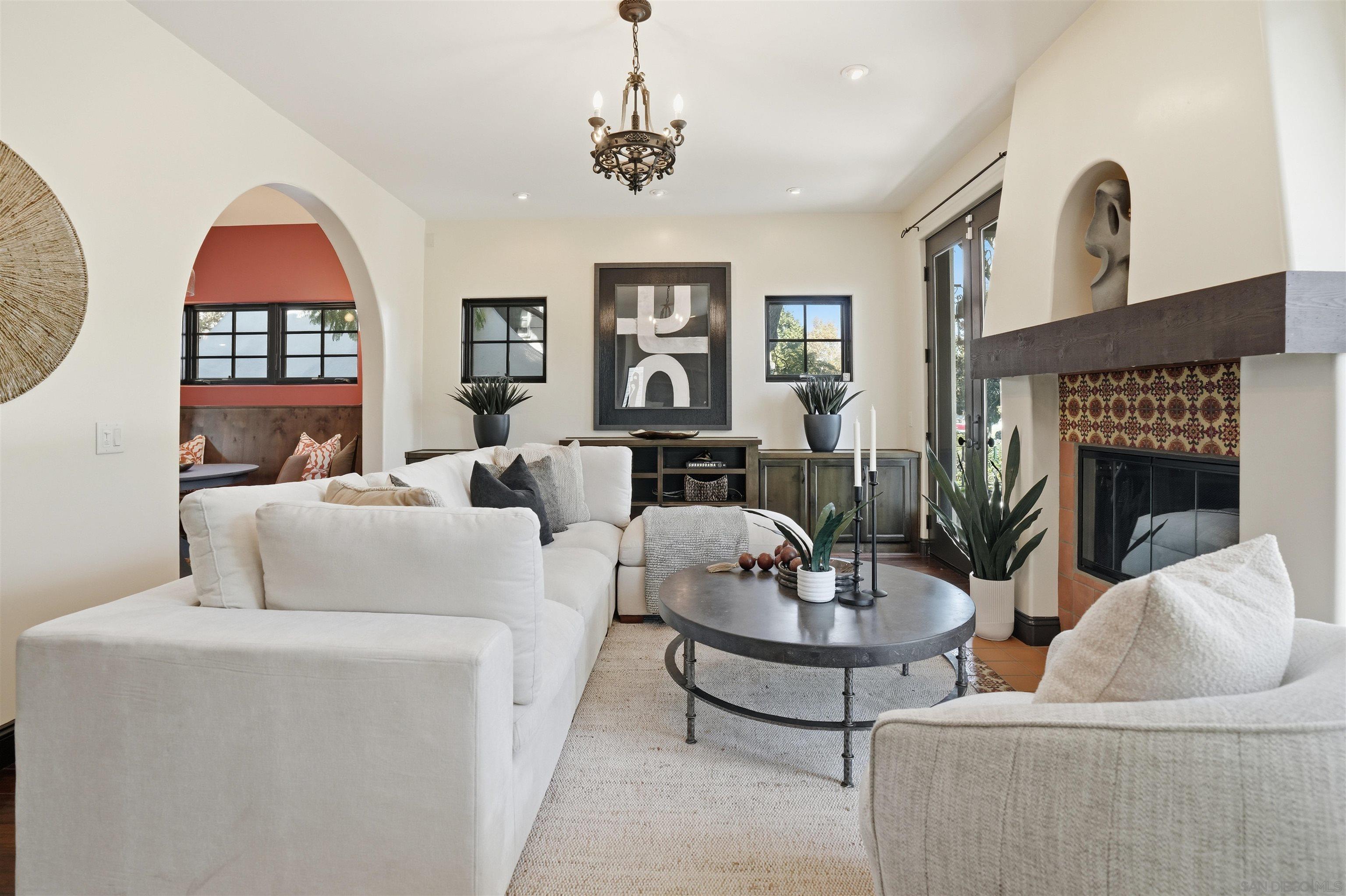 Detail Gallery Image 7 of 45 For 258  H Ave, Coronado,  CA 92118 - 7 Beds | 5/1 Baths