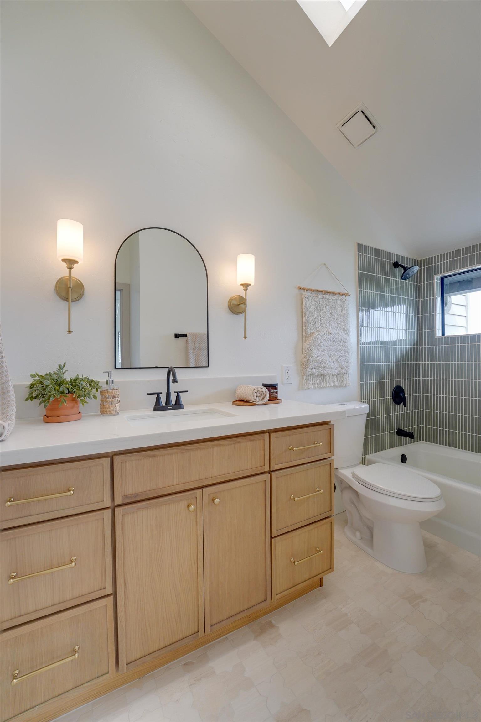 Detail Gallery Image 29 of 46 For 159  Grandview Street, Encinitas,  CA 92024 - 2 Beds | 2/1 Baths