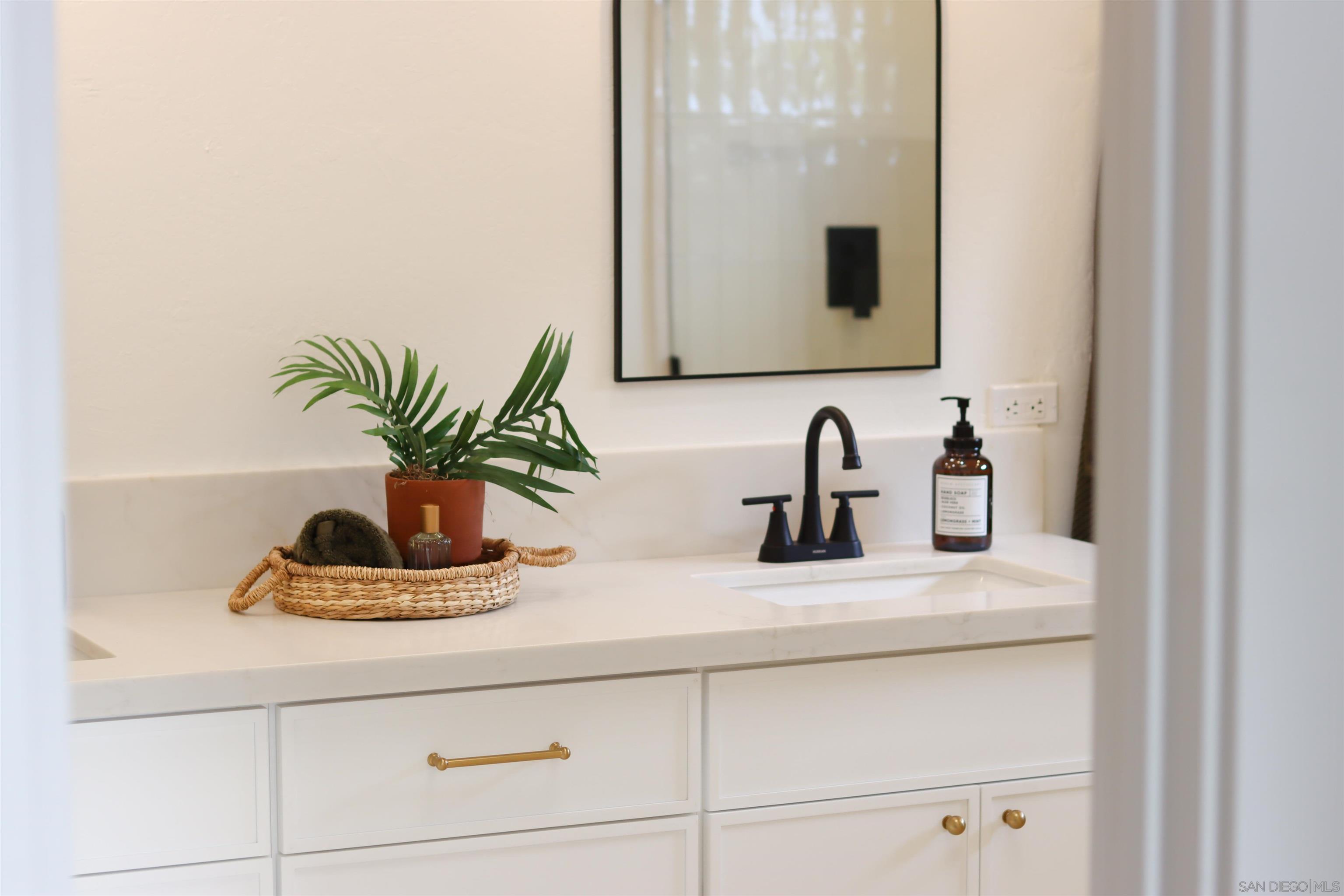 Detail Gallery Image 30 of 46 For 159  Grandview Street, Encinitas,  CA 92024 - 2 Beds | 2/1 Baths