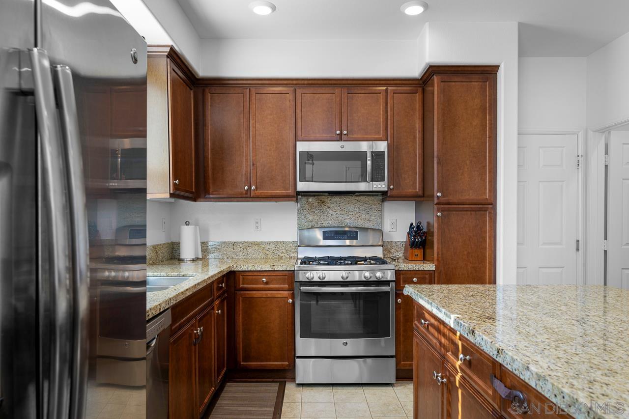 Detail Gallery Image 11 of 37 For 2840  Athens Rd  #8,  Chula Vista,  CA 91915 - 4 Beds | 2/1 Baths