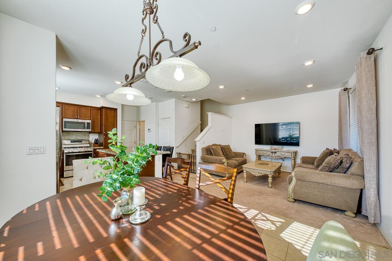 Detail Gallery Image 4 of 37 For 2840  Athens Rd  #8,  Chula Vista,  CA 91915 - 4 Beds | 2/1 Baths