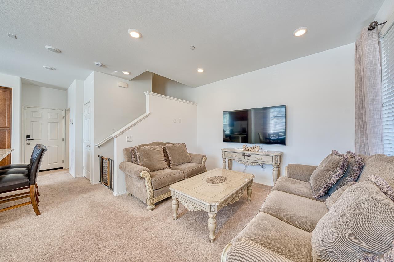 Detail Gallery Image 5 of 37 For 2840  Athens Rd  #8,  Chula Vista,  CA 91915 - 4 Beds | 2/1 Baths