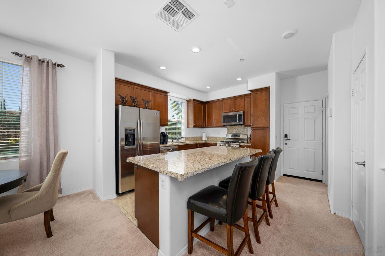 Detail Gallery Image 9 of 37 For 2840  Athens Rd  #8,  Chula Vista,  CA 91915 - 4 Beds | 2/1 Baths