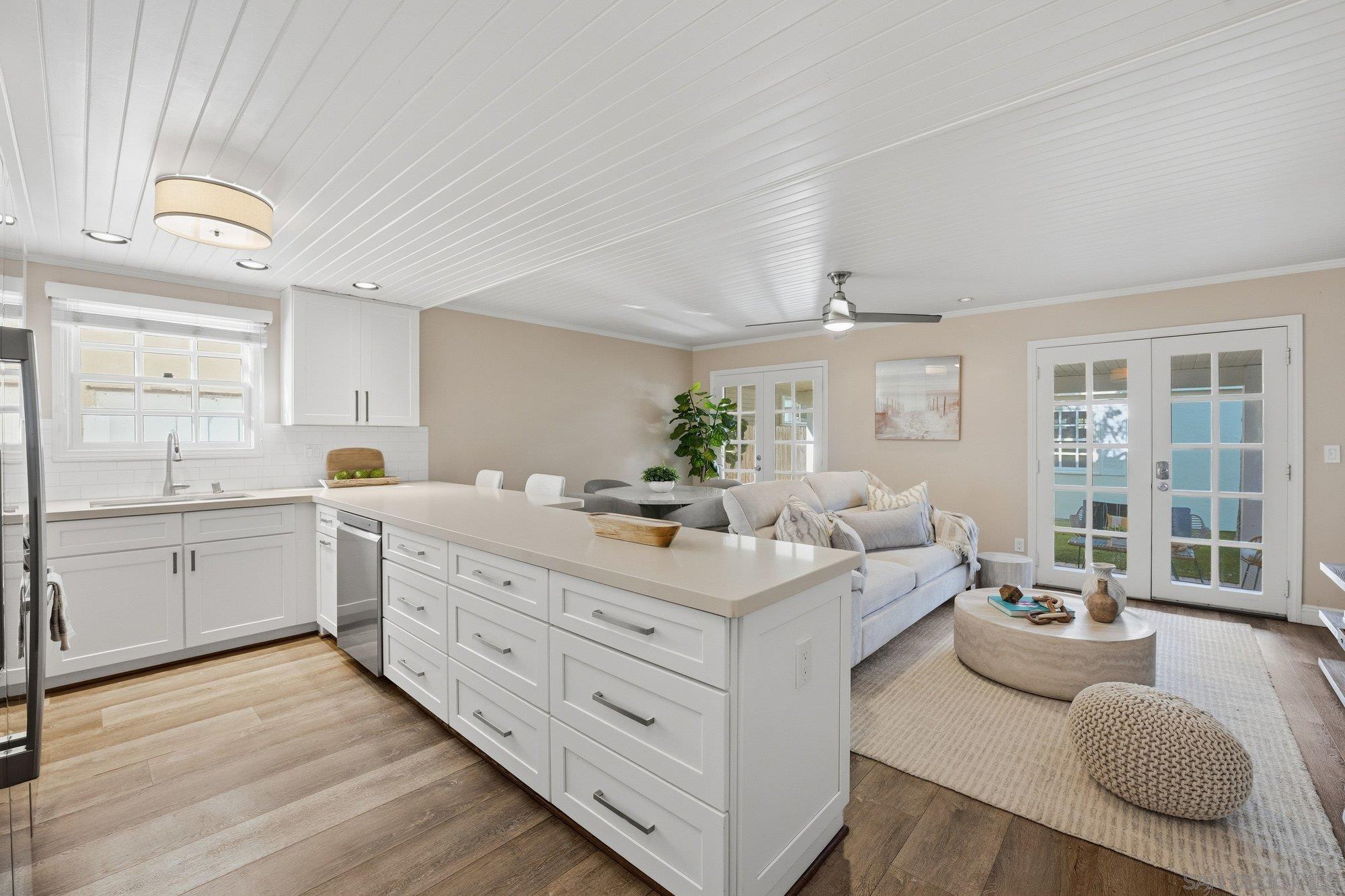 Detail Gallery Image 11 of 48 For 868  a Ave, Coronado,  CA 92118 - 4 Beds | 2/1 Baths