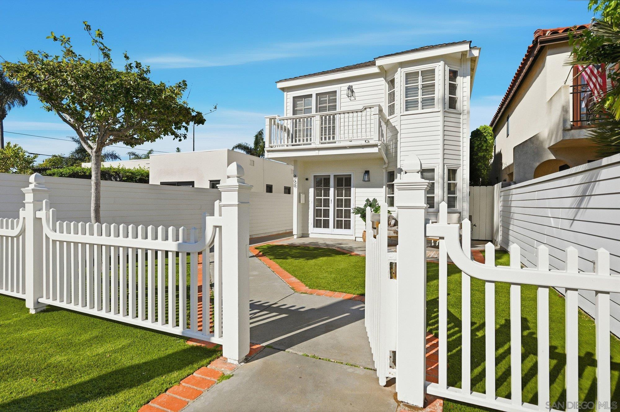 Detail Gallery Image 3 of 48 For 868  a Ave, Coronado,  CA 92118 - 4 Beds | 2/1 Baths