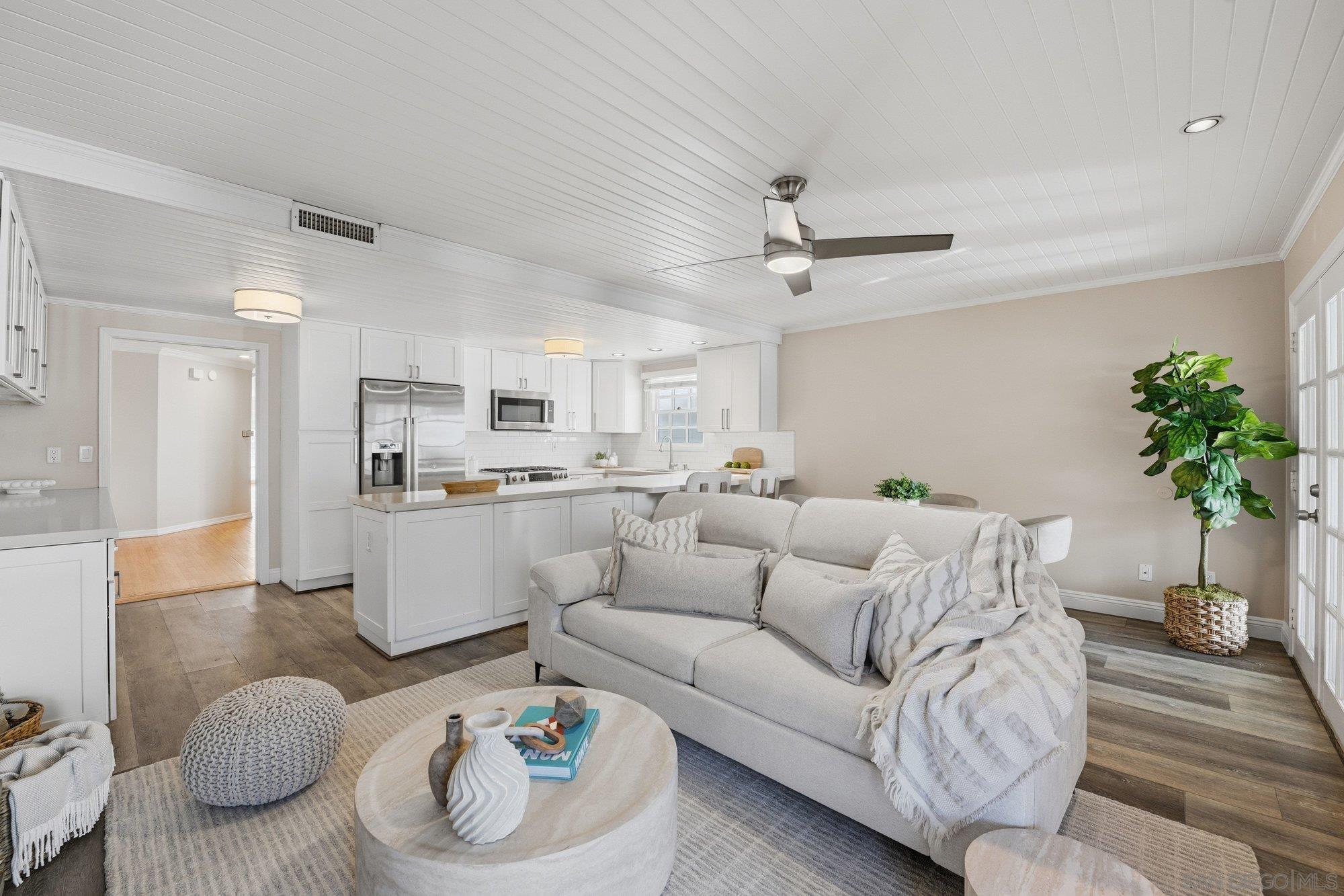 Detail Gallery Image 10 of 48 For 868  a Ave, Coronado,  CA 92118 - 4 Beds | 2/1 Baths