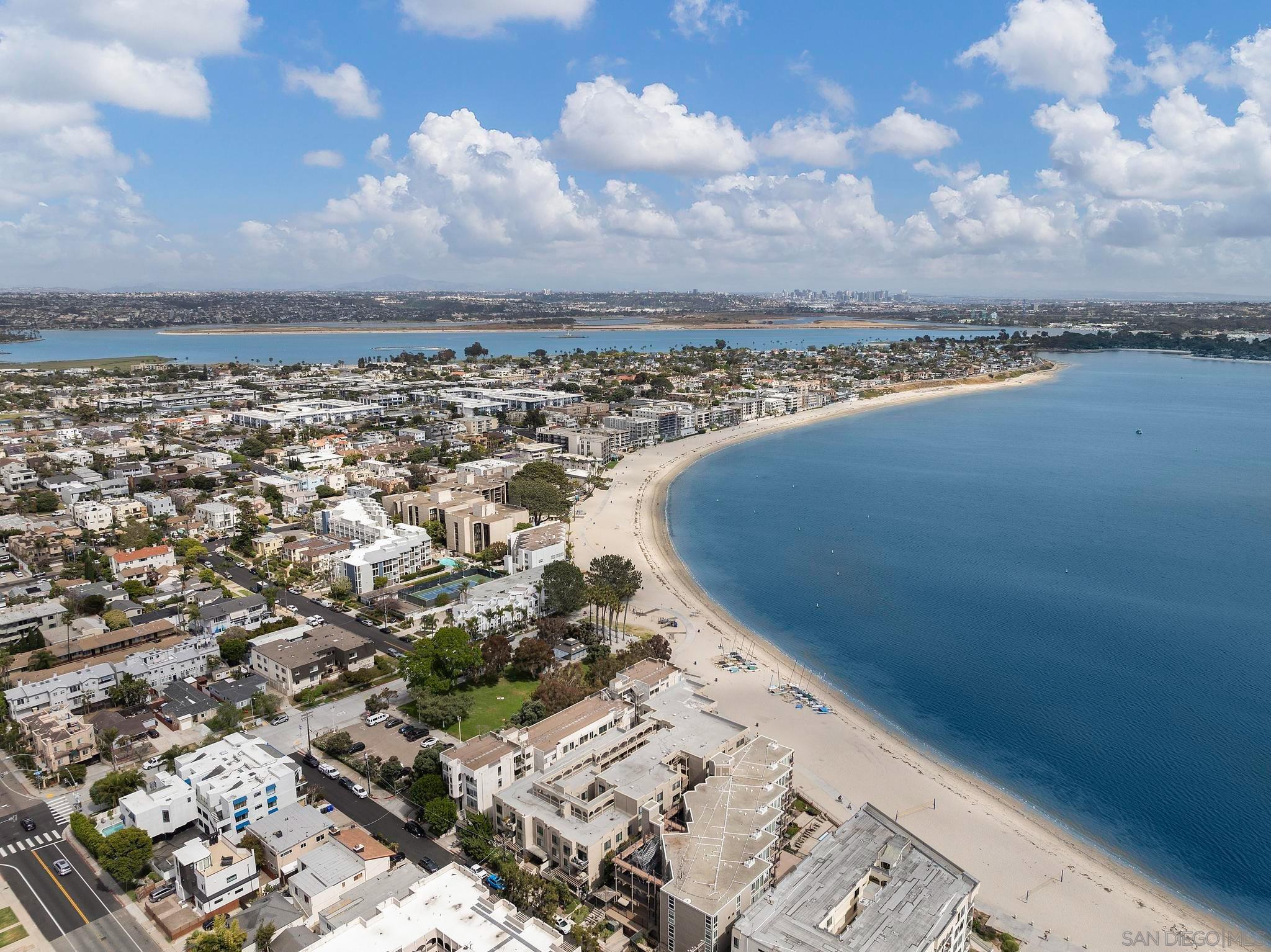 Detail Gallery Image 3 of 52 For 1251  Parker Pl  2d,  San Diego,  CA 92109 - 2 Beds | 2 Baths