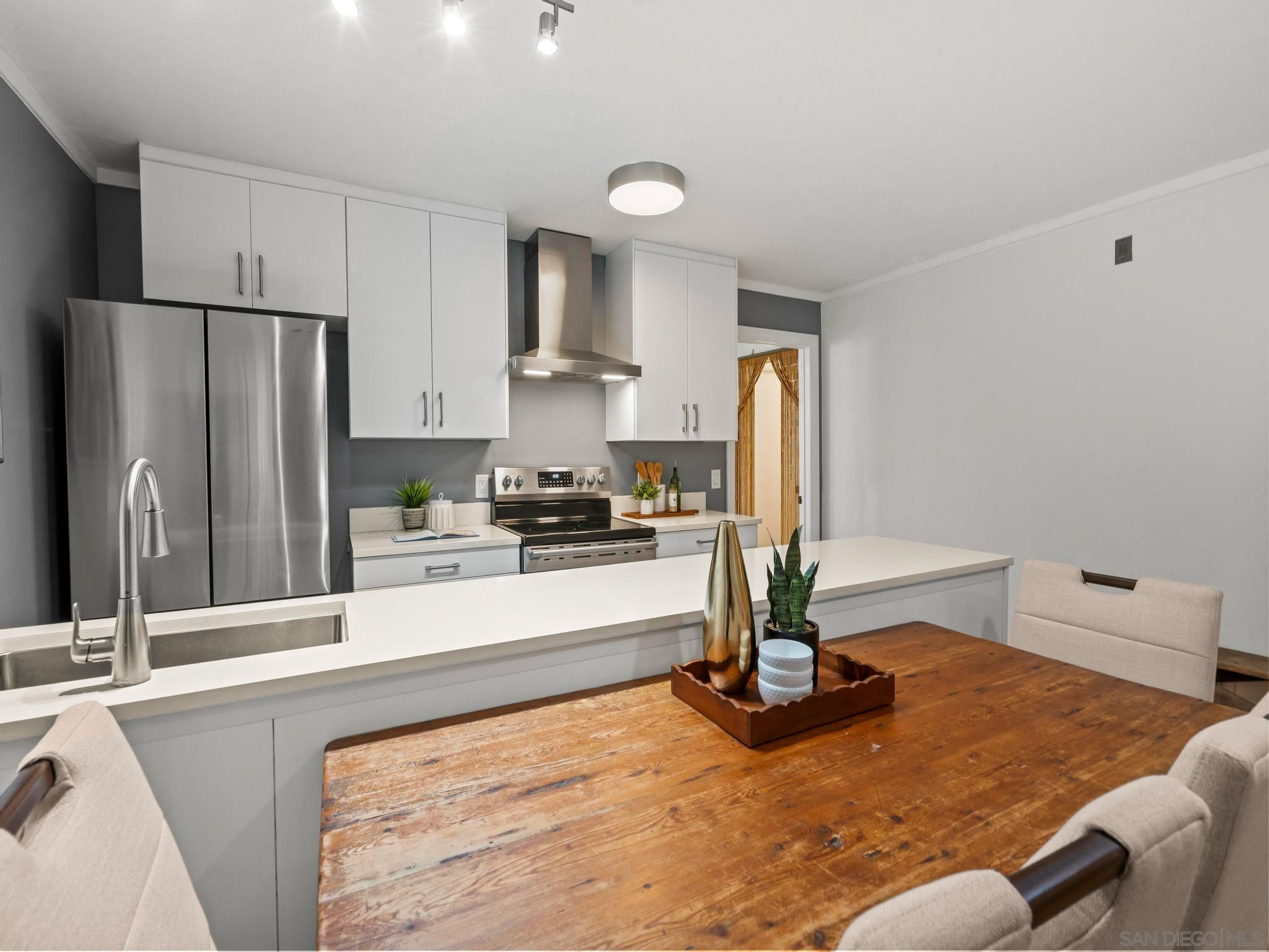 Detail Gallery Image 23 of 52 For 1251  Parker Pl  2d,  San Diego,  CA 92109 - 2 Beds | 2 Baths