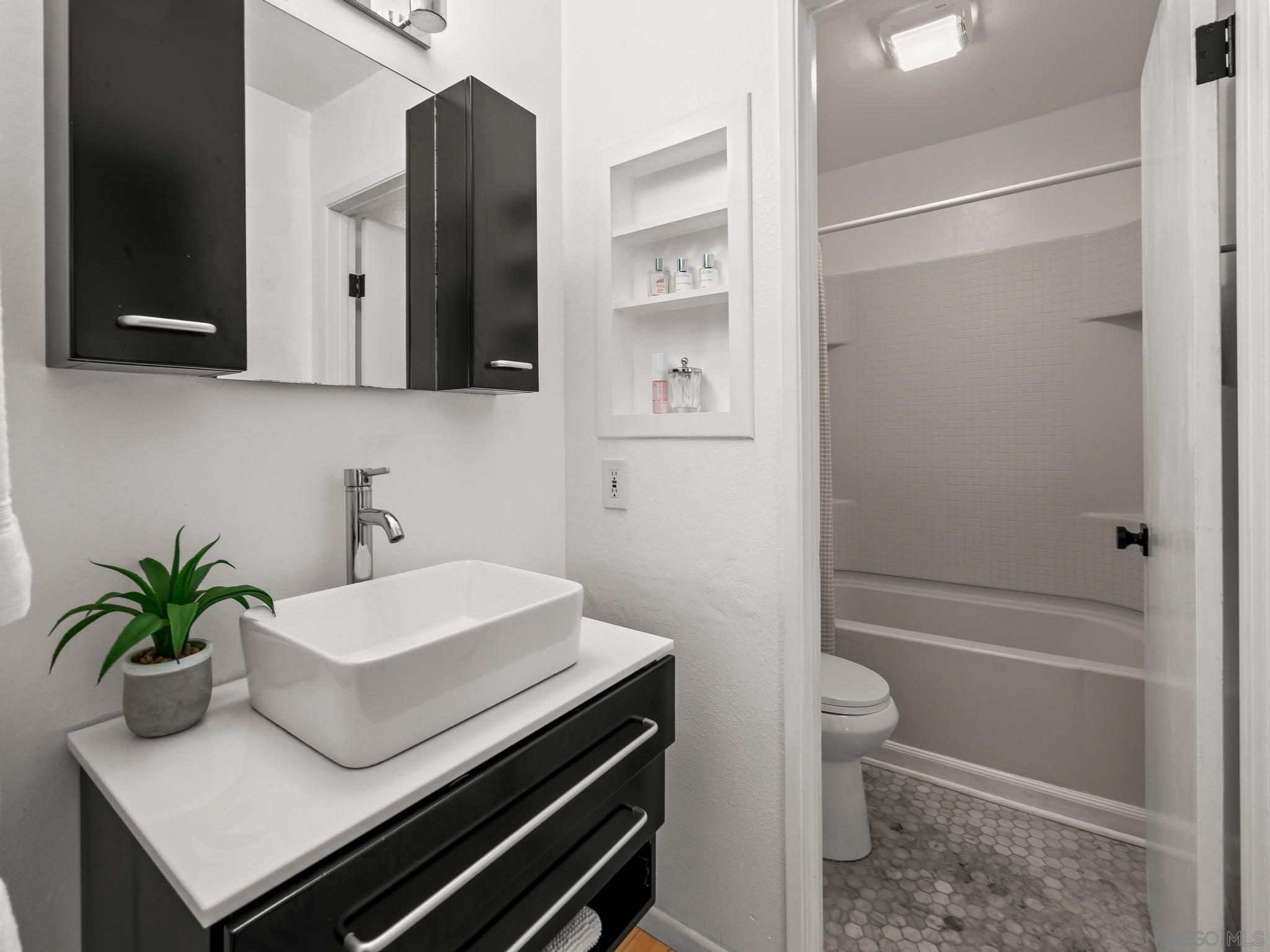 Detail Gallery Image 27 of 52 For 1251  Parker Pl  2d,  San Diego,  CA 92109 - 2 Beds | 2 Baths