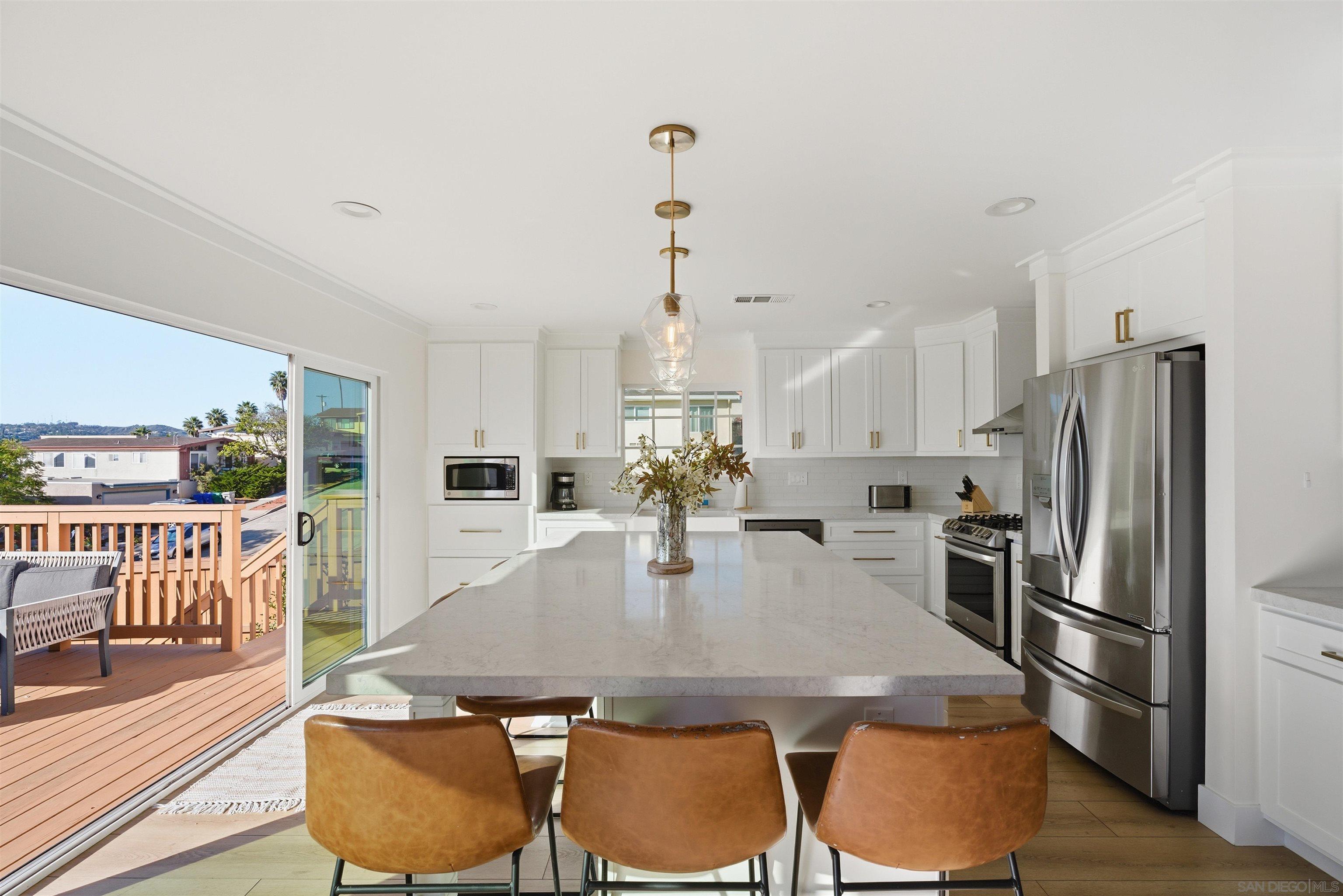 Detail Gallery Image 12 of 52 For 3692  Princeton Avenue, San Diego,  CA 92117 - 5 Beds | 3 Baths