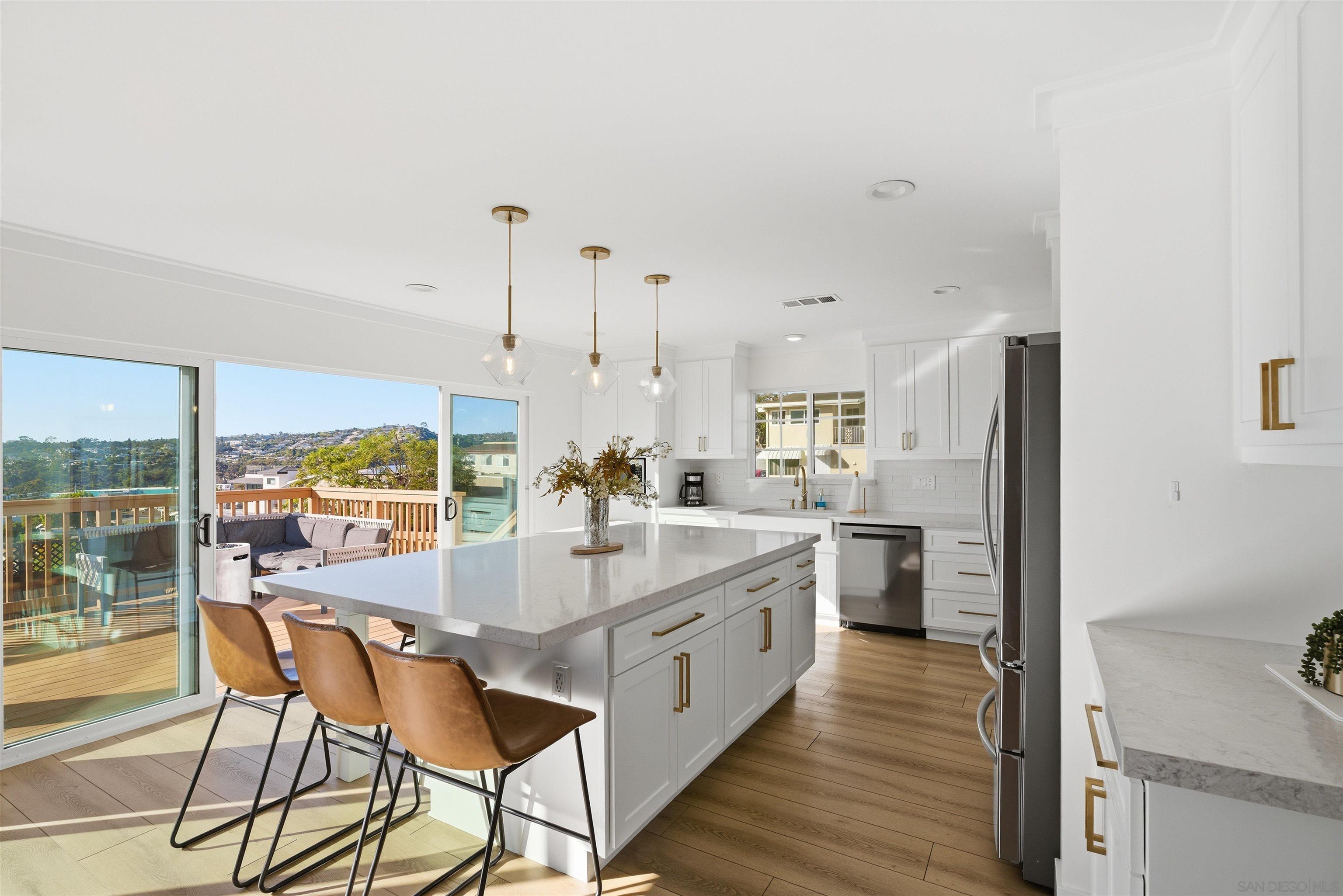 Detail Gallery Image 13 of 52 For 3692  Princeton Avenue, San Diego,  CA 92117 - 5 Beds | 3 Baths