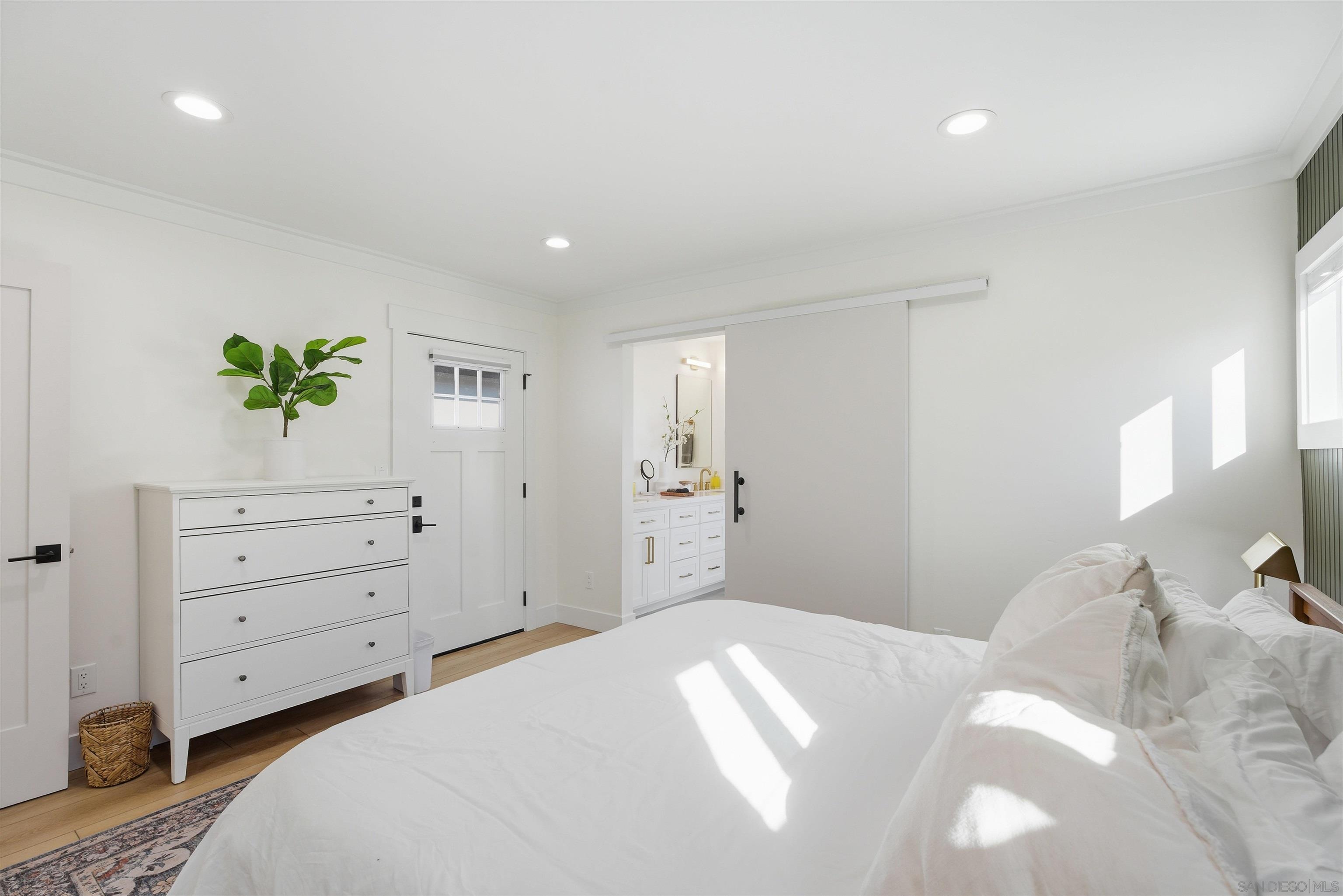 Detail Gallery Image 19 of 52 For 3692  Princeton Avenue, San Diego,  CA 92117 - 5 Beds | 3 Baths