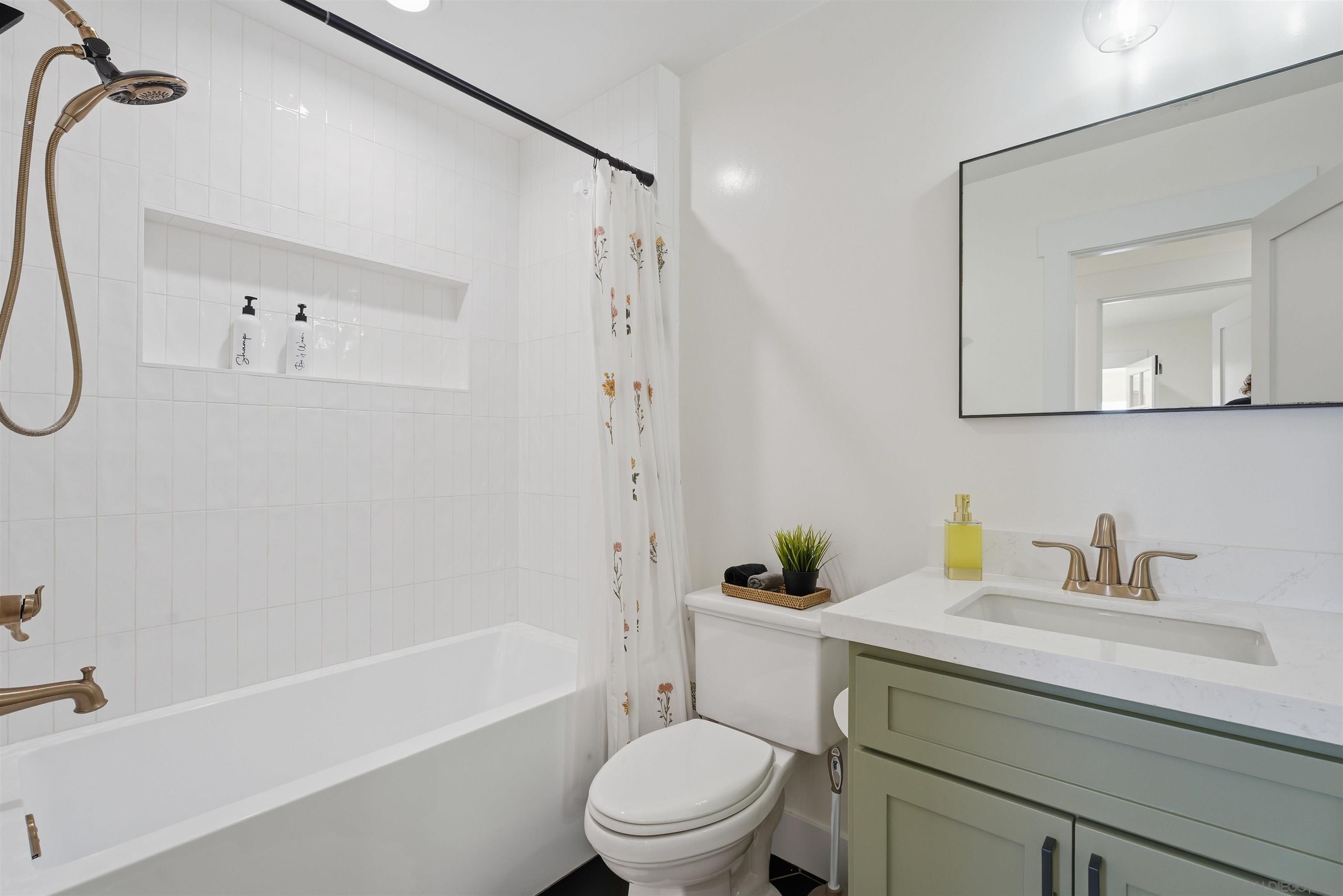 Detail Gallery Image 22 of 52 For 3692  Princeton Avenue, San Diego,  CA 92117 - 5 Beds | 3 Baths