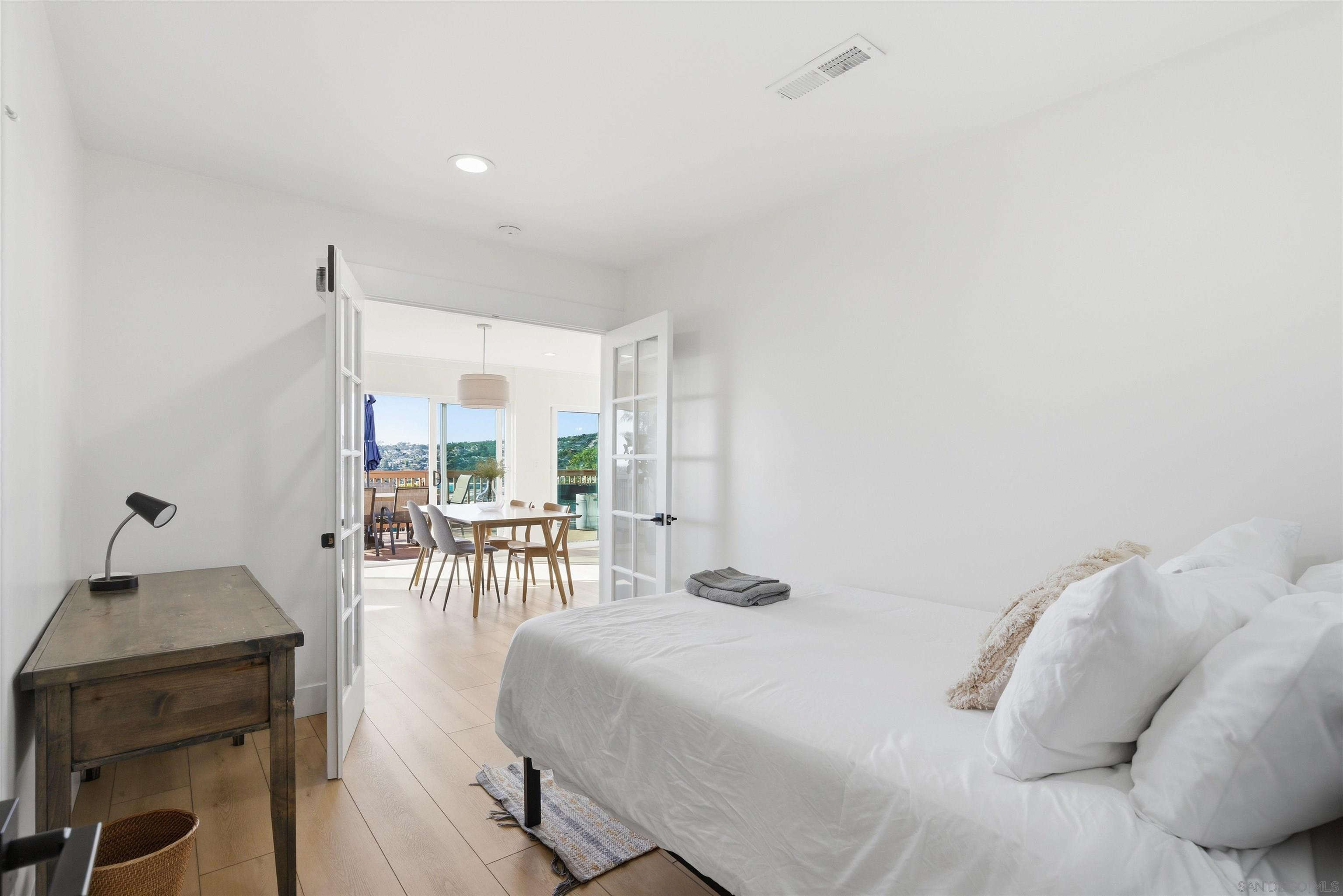 Detail Gallery Image 24 of 52 For 3692  Princeton Avenue, San Diego,  CA 92117 - 5 Beds | 3 Baths