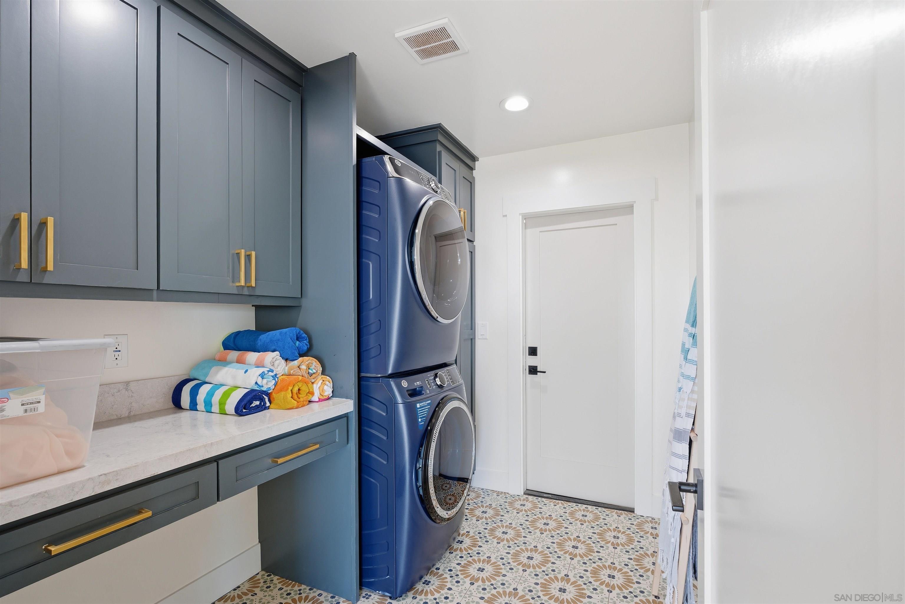 Detail Gallery Image 27 of 52 For 3692  Princeton Avenue, San Diego,  CA 92117 - 5 Beds | 3 Baths