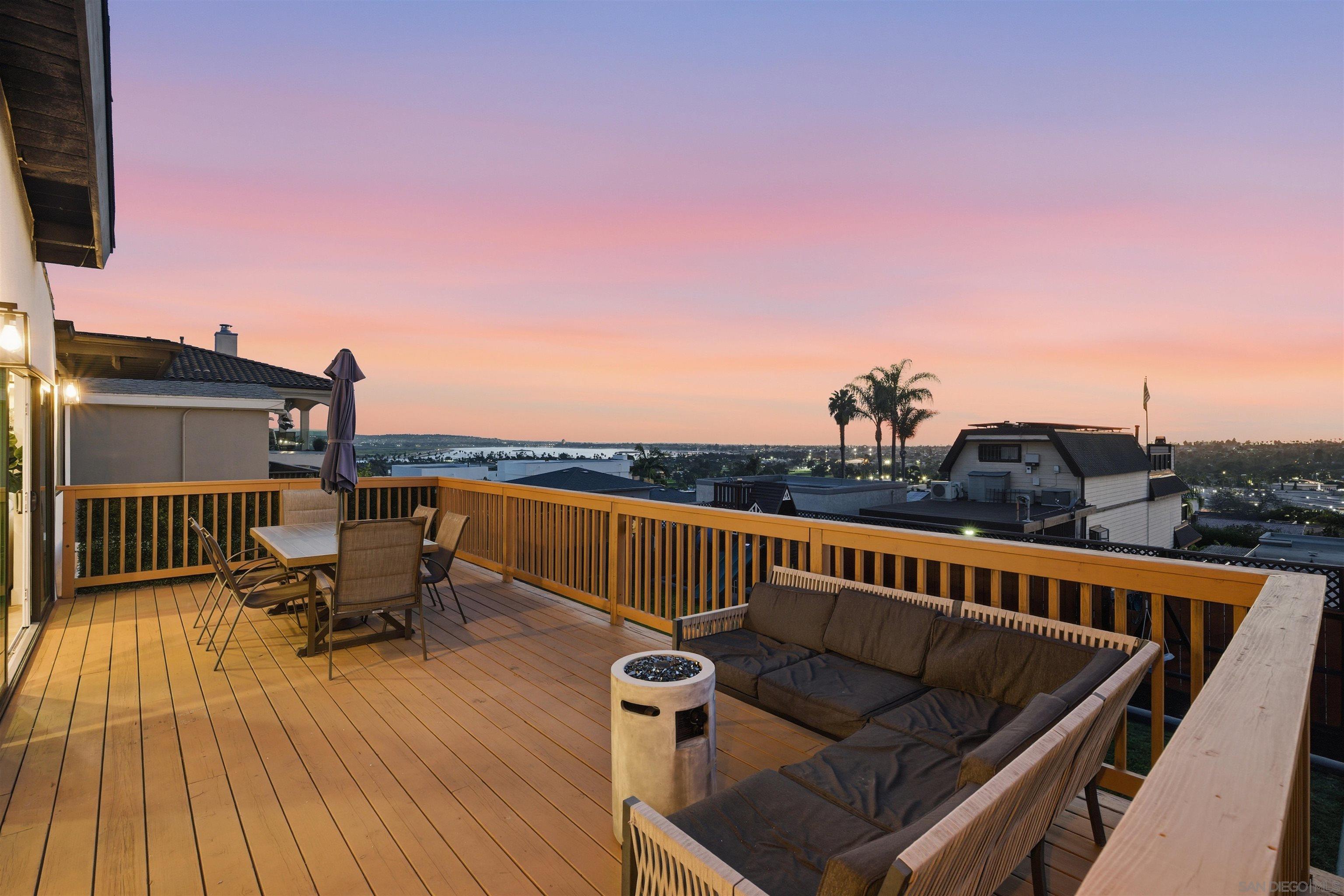 Detail Gallery Image 4 of 52 For 3692  Princeton Avenue, San Diego,  CA 92117 - 5 Beds | 3 Baths