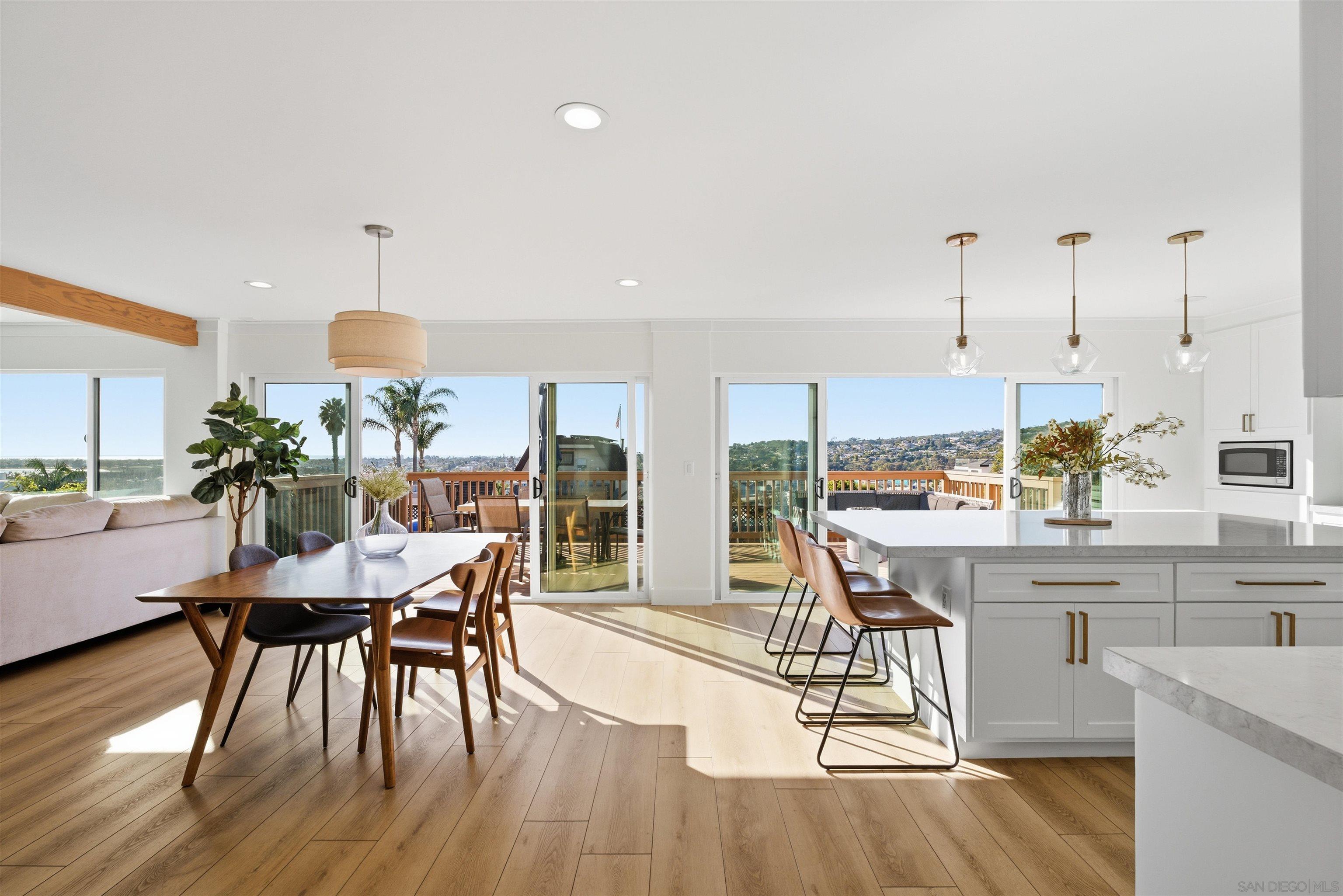 Detail Gallery Image 5 of 52 For 3692  Princeton Avenue, San Diego,  CA 92117 - 5 Beds | 3 Baths