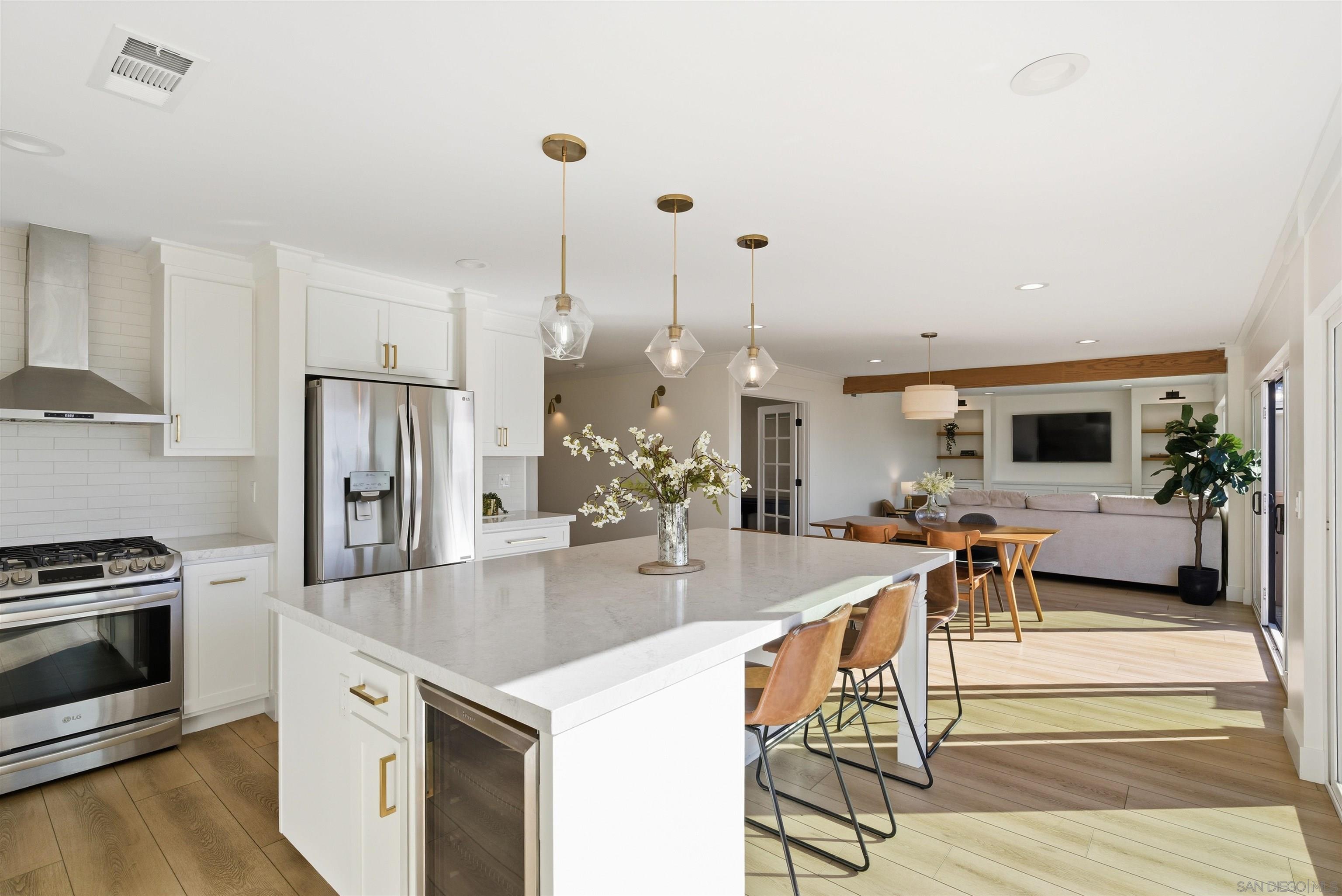 Detail Gallery Image 6 of 52 For 3692  Princeton Avenue, San Diego,  CA 92117 - 5 Beds | 3 Baths