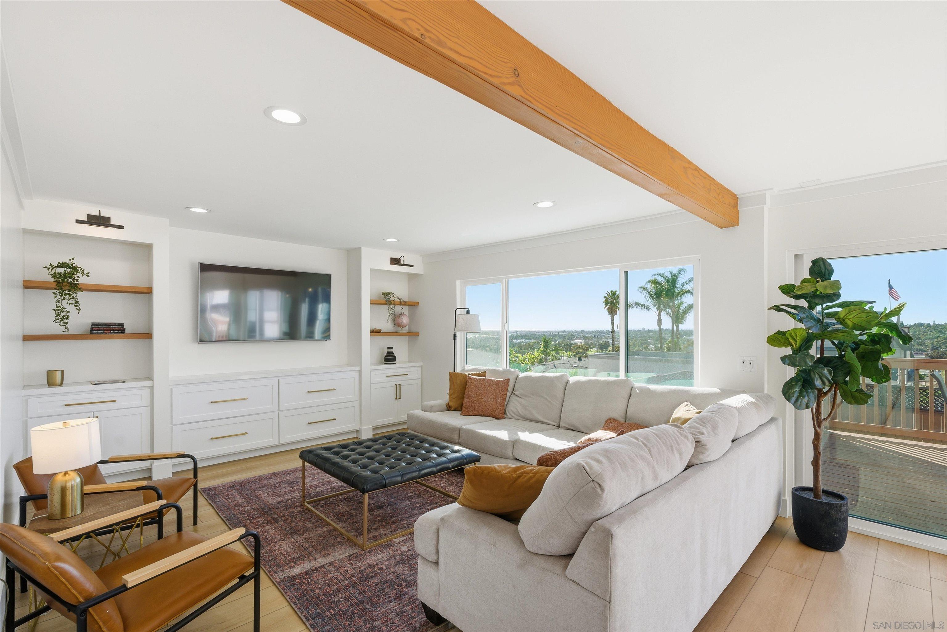 Detail Gallery Image 8 of 52 For 3692  Princeton Avenue, San Diego,  CA 92117 - 5 Beds | 3 Baths