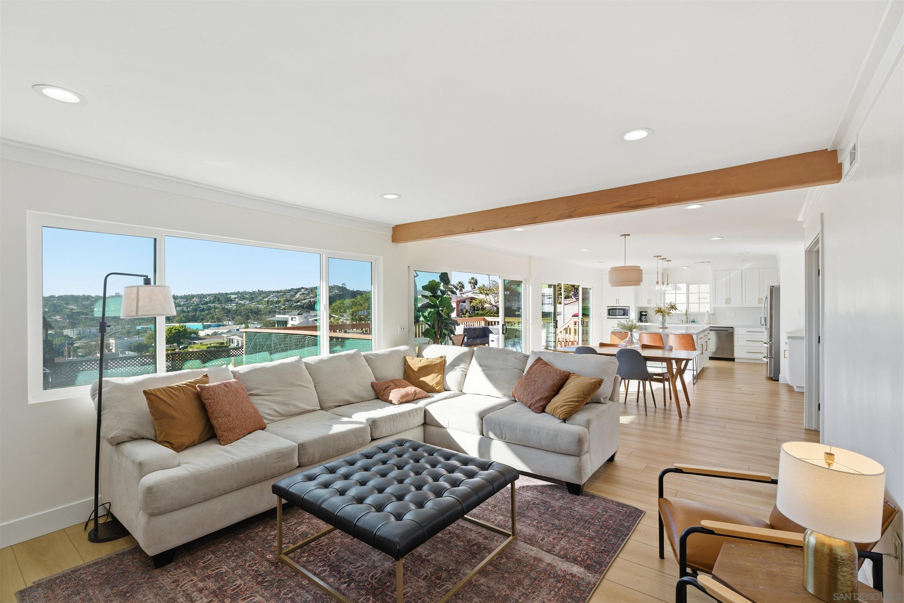 Detail Gallery Image 9 of 52 For 3692  Princeton Avenue, San Diego,  CA 92117 - 5 Beds | 3 Baths