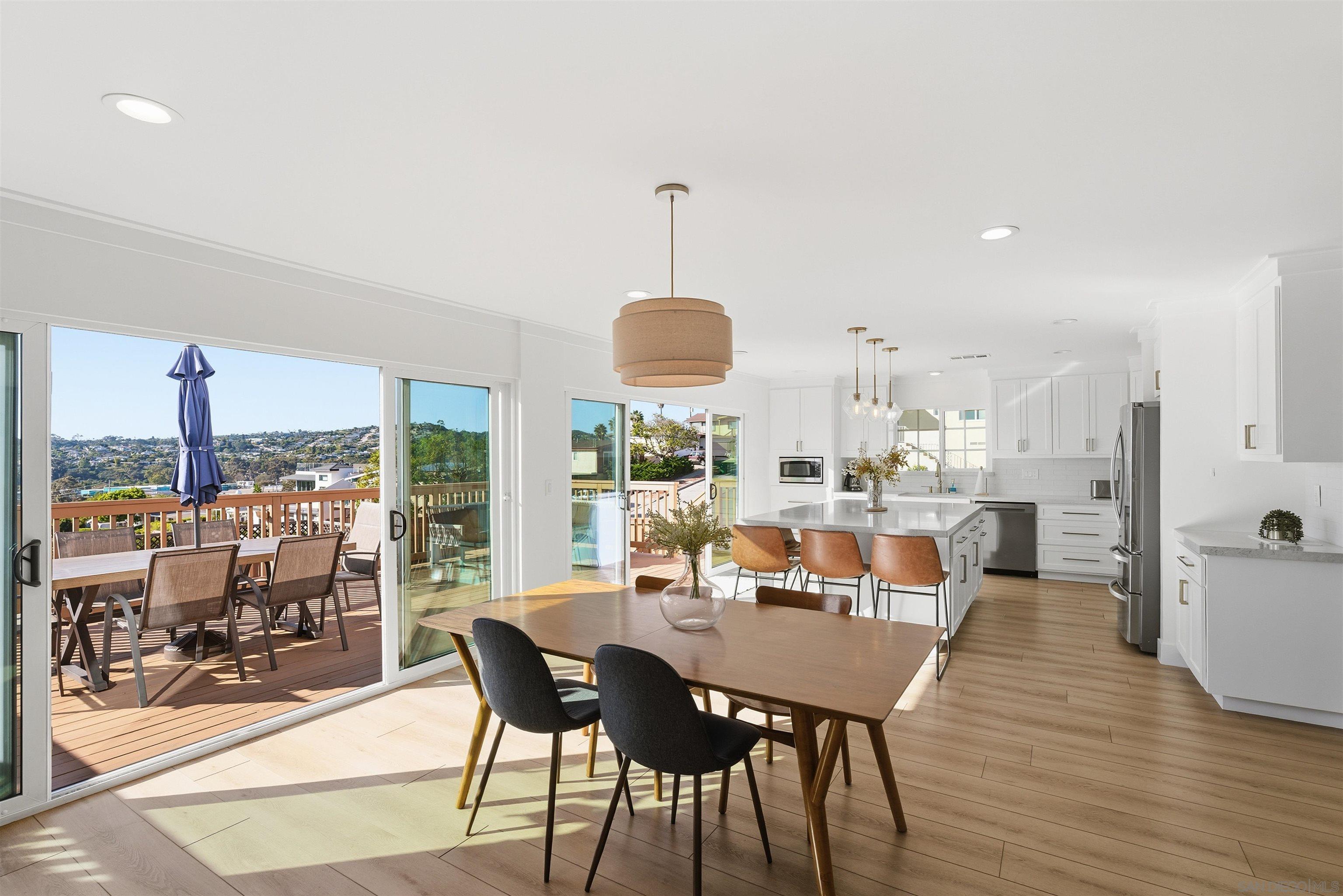 Detail Gallery Image 10 of 52 For 3692  Princeton Avenue, San Diego,  CA 92117 - 5 Beds | 3 Baths